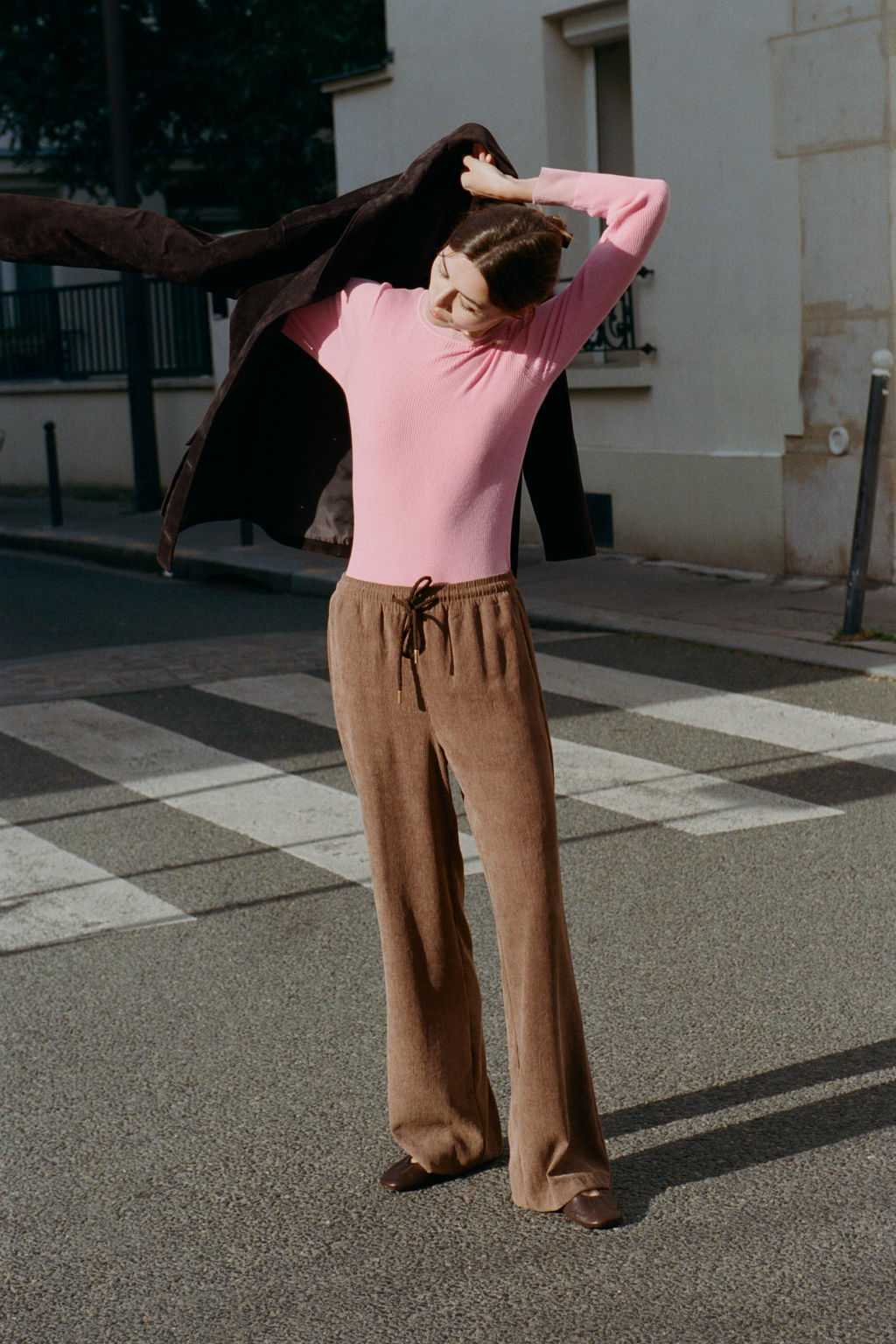 STRAIGHT FIT TROUSERS WITH ELASTICATED WAIST - Zara фото 4