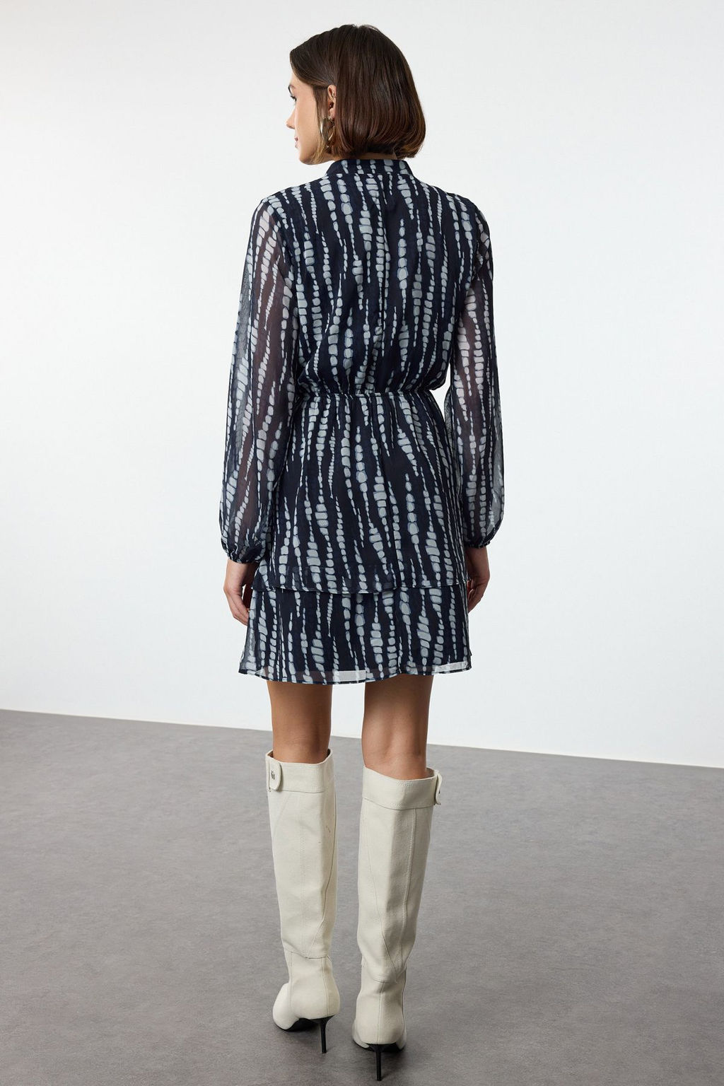 TRENDYOLMILLA Lacivert Desenli Kruvaze Yaka Skater/Belden Ac?lan Mini Astarl? Sifon Dokuma Elbise TWOAW25EL00255 фото 10