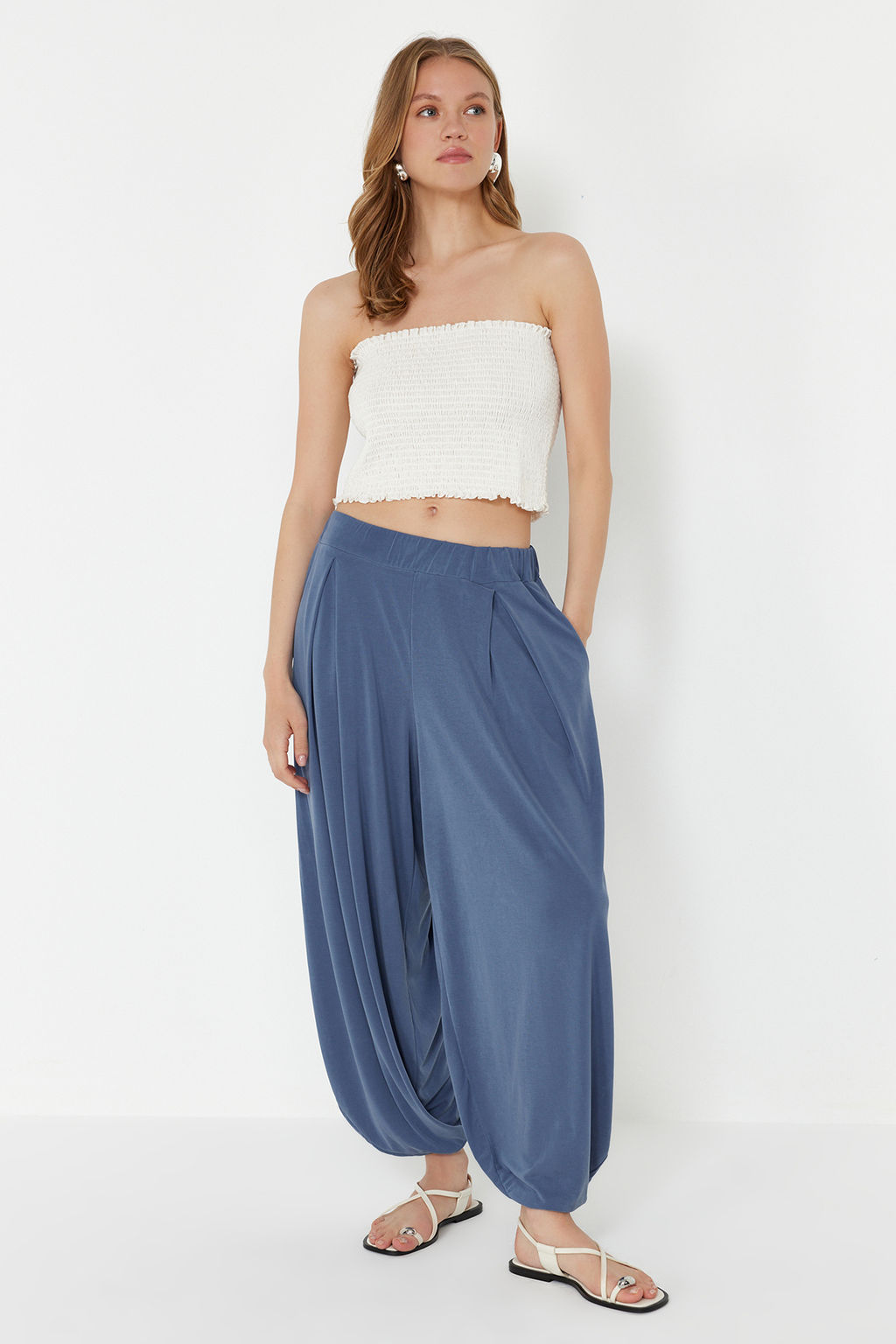 TRENDYOLMILLA Antrasit Modal Icerikli Havuc/Salvar Orme Pantolon TWOSS24PL00094