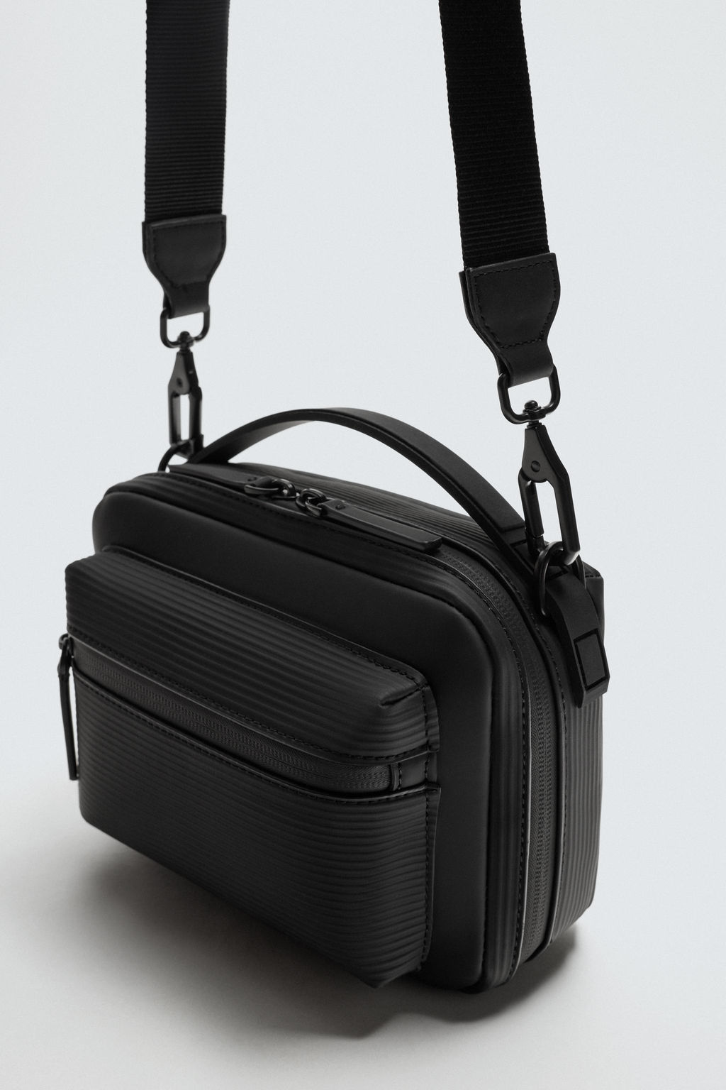 RUBBERISED TEXTURED CROSSBODY BAG - Zara фото 3