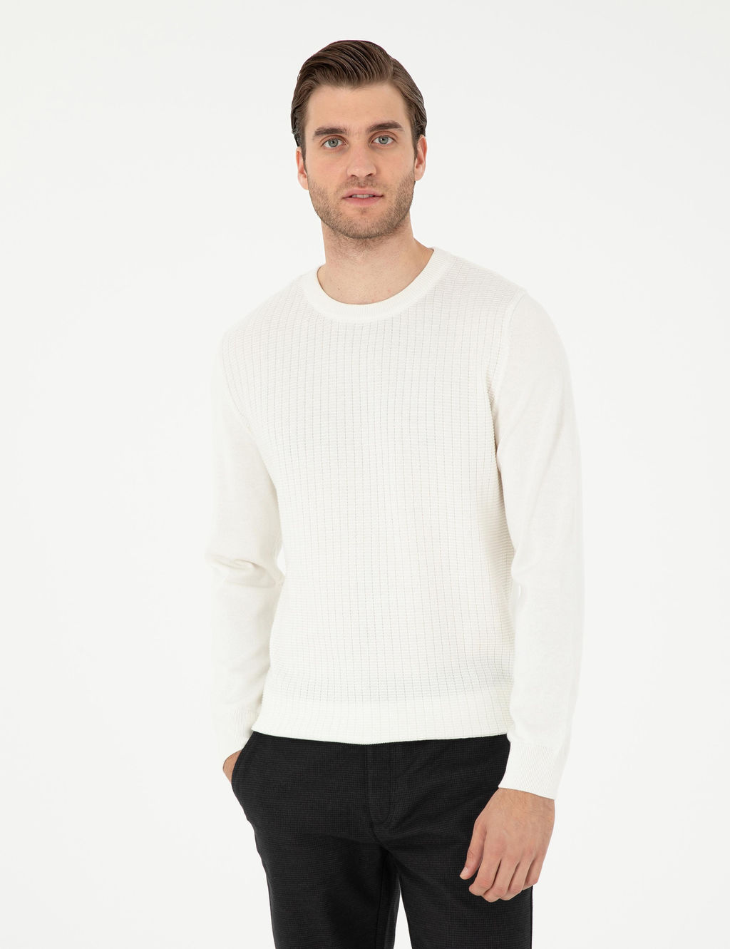 Ekru Regular Fit Bisiklet Yaka Y_n Kar___ml_ Triko Kazak