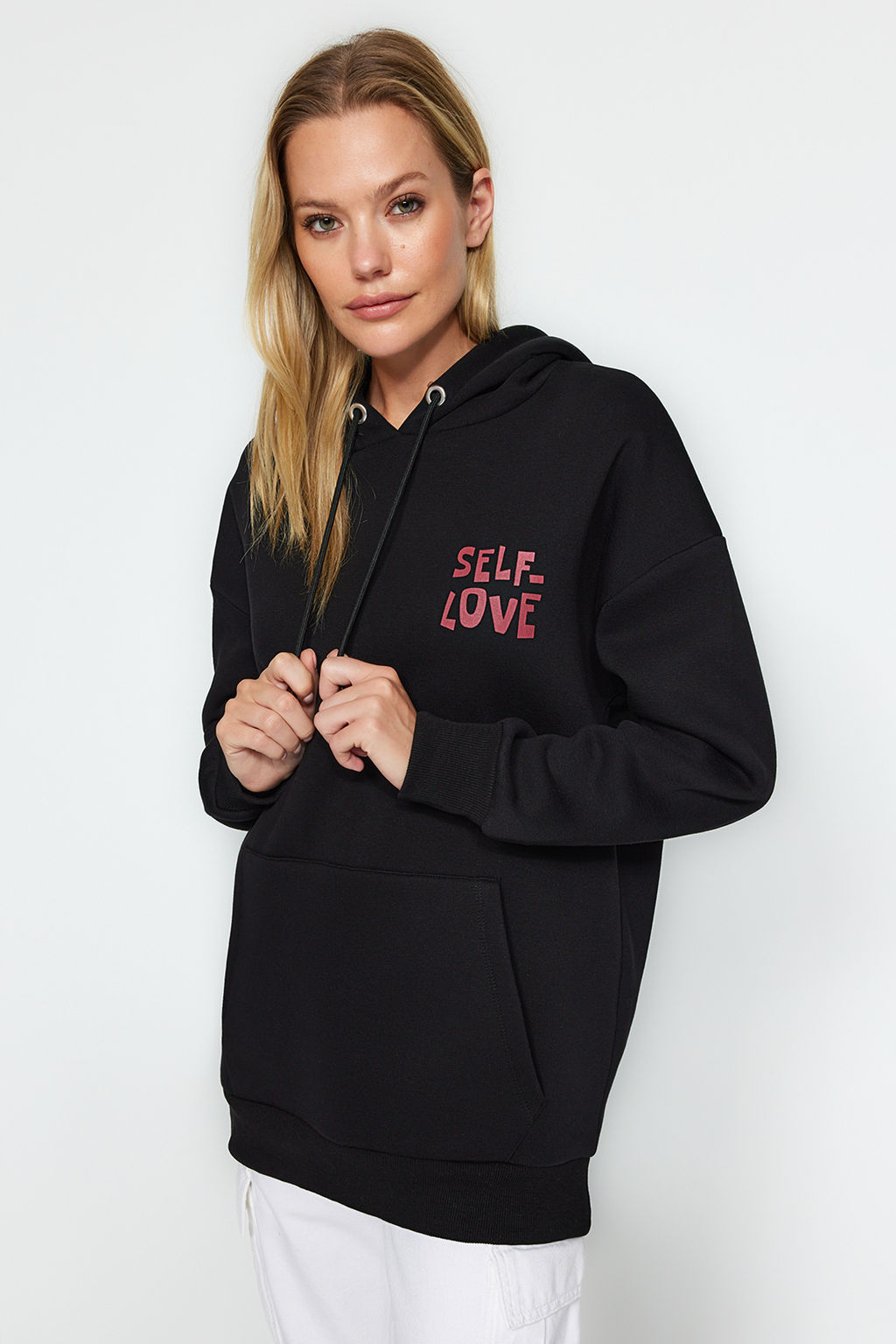 Siyah S?rt Bask? Detayl? Oversize/Genis Kal?p Kal?n Ici Polarl? Orme Sweatshirt TWOAW22SW0687