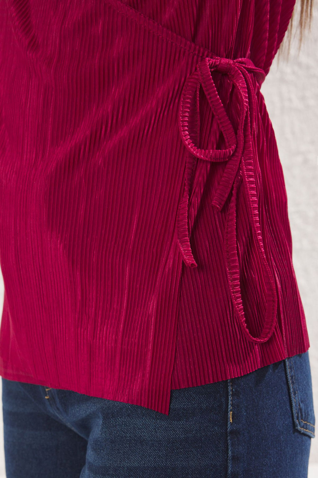 Trendyolmilla Bordo Pilise Baglama Detayl? Kruvaze Uzun Orme Bluz TWOSS25BZ00016  фото 4