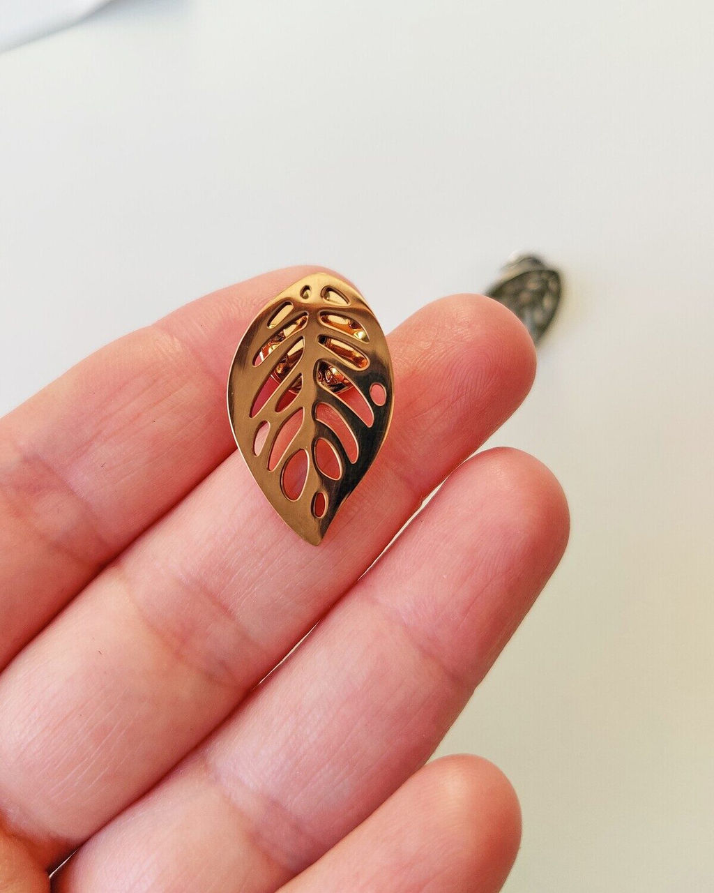 Брошь из стали