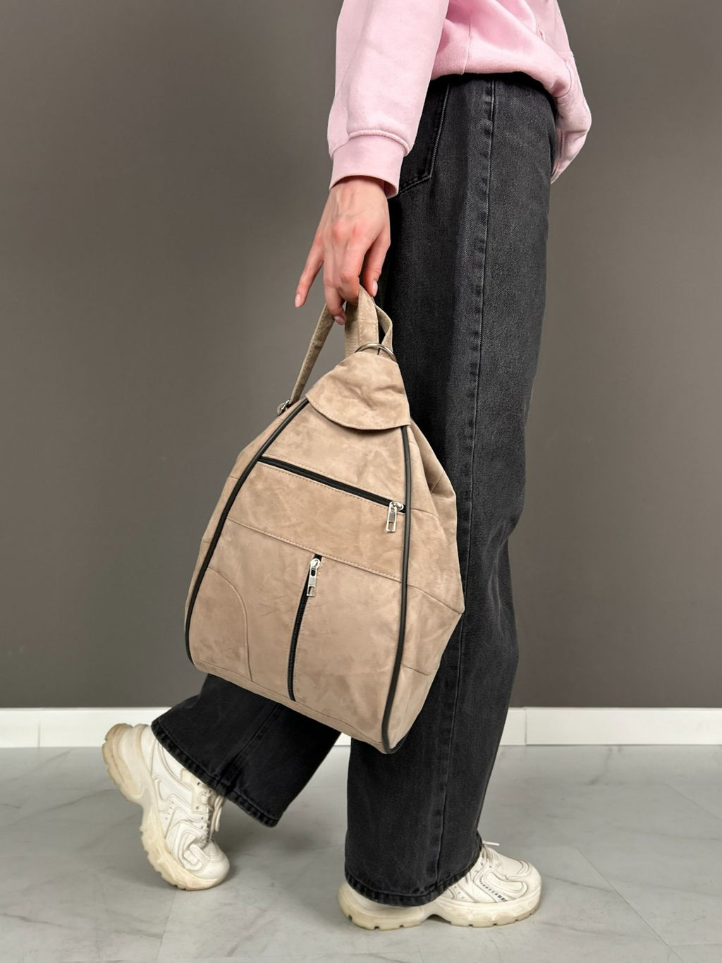 Сумка-рюкзак женская из телячьей кожи