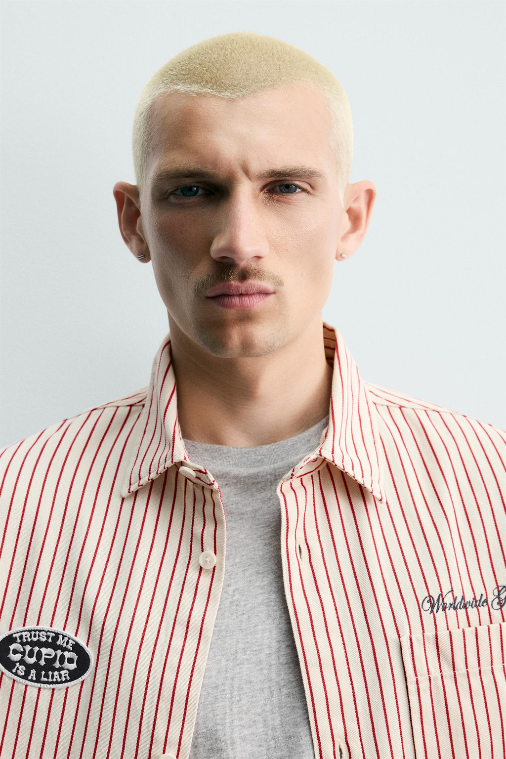 SOBRECAMISA RAYAS PARCHE CONTRASTE / Rojo