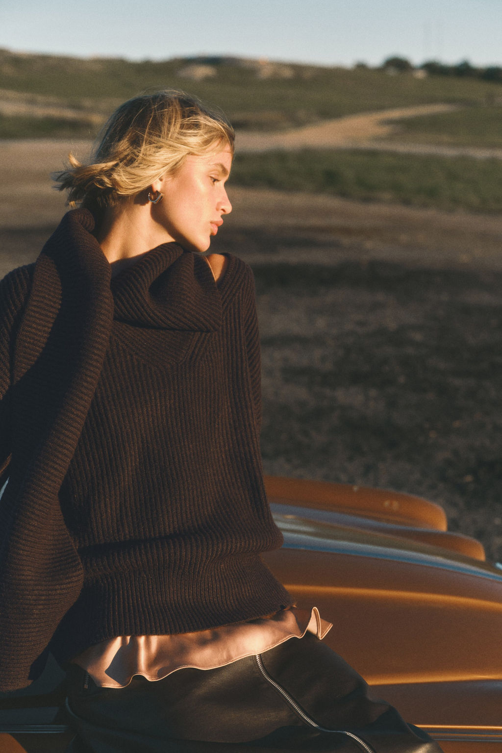 Jersey en punto de canal? con cuello bufanda - H&m фото 4