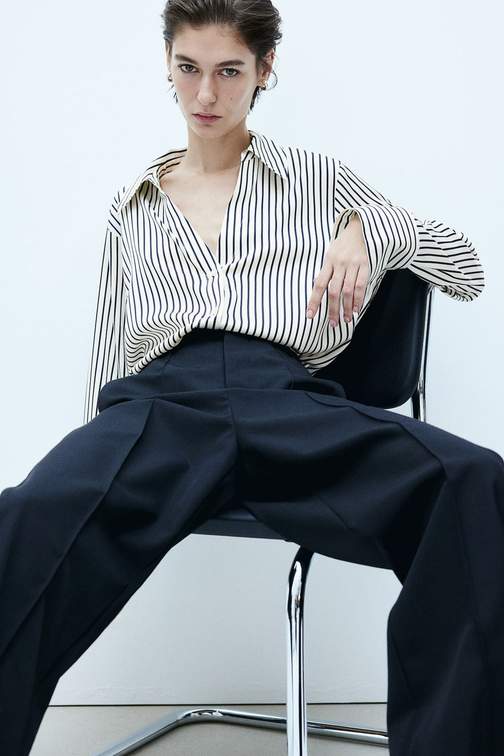 Blusa con escote de pico - H&m фото 2