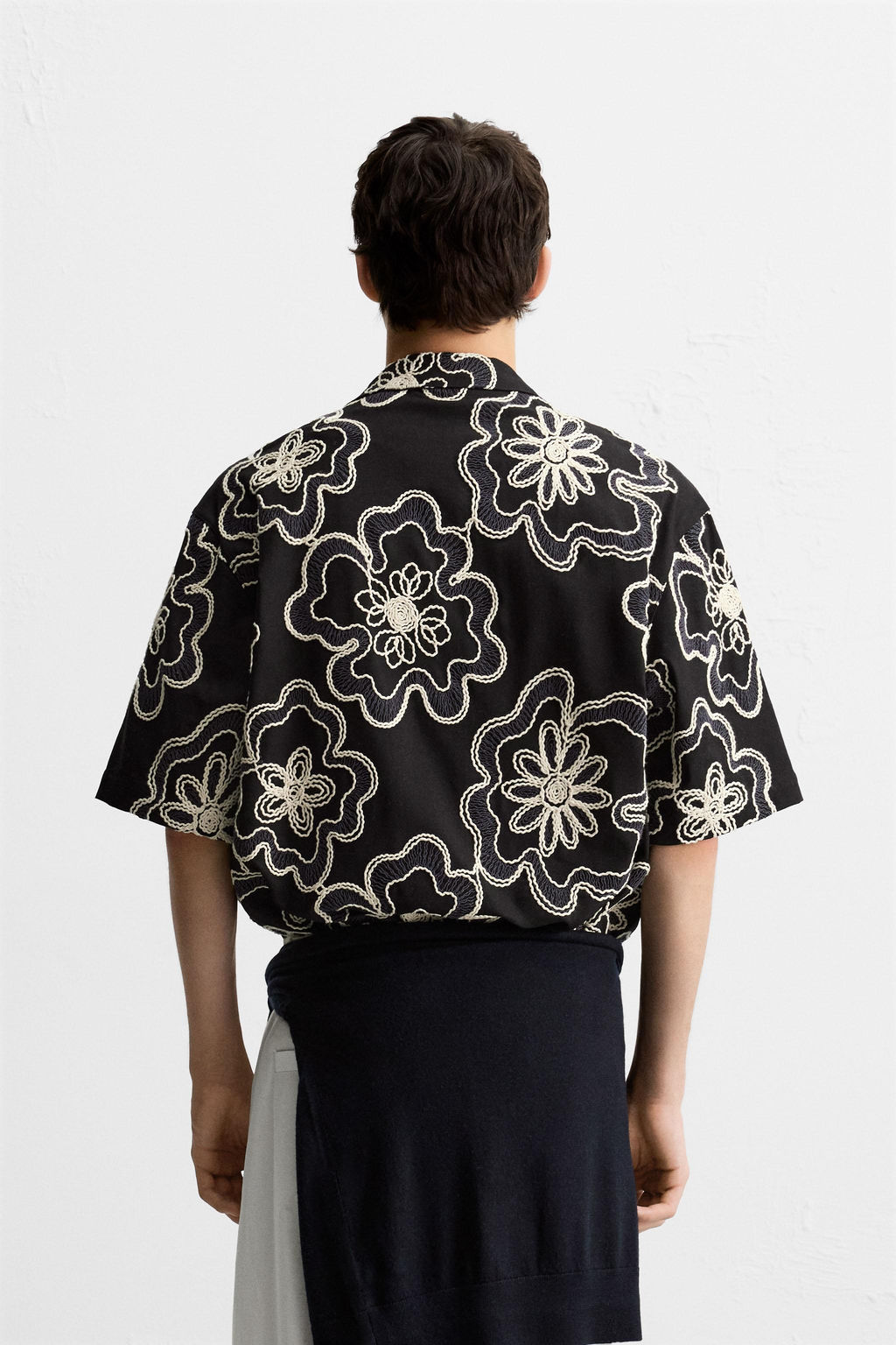 TEXTURED EMBROIDERY SHIRT