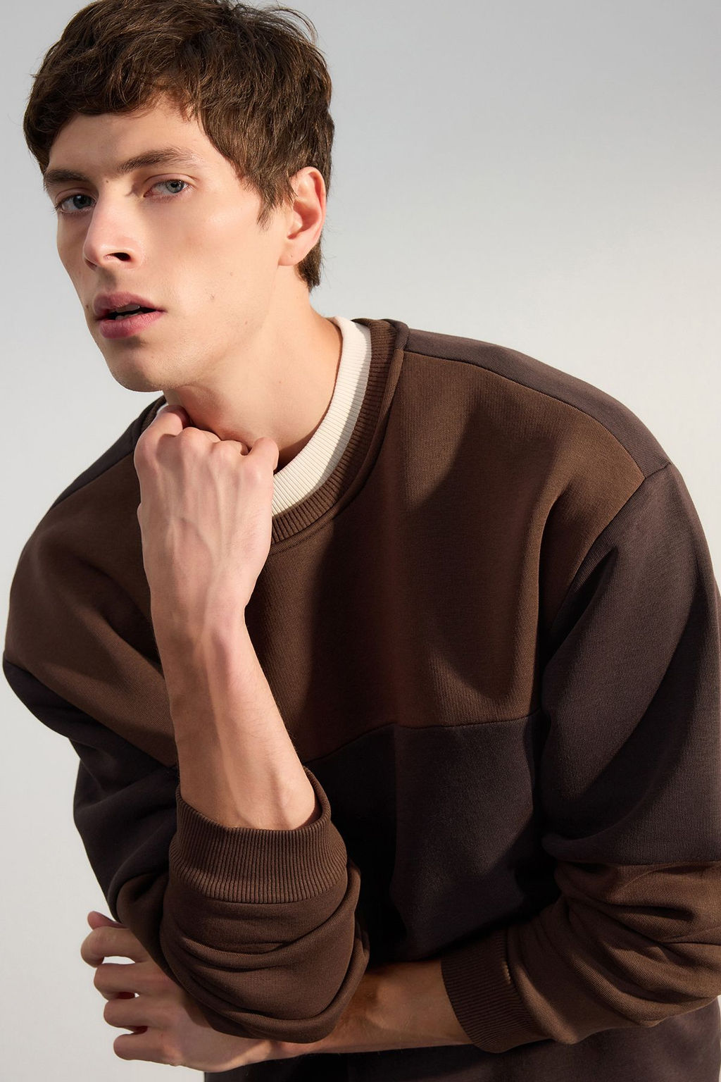 TRENDYOL MAN Lacivert Oversize/Genis Kesim Renk Bloklu Ici Polarl? Basic Sweatshirt TMNAW25SW00013 - Trendyolmilla фото 11