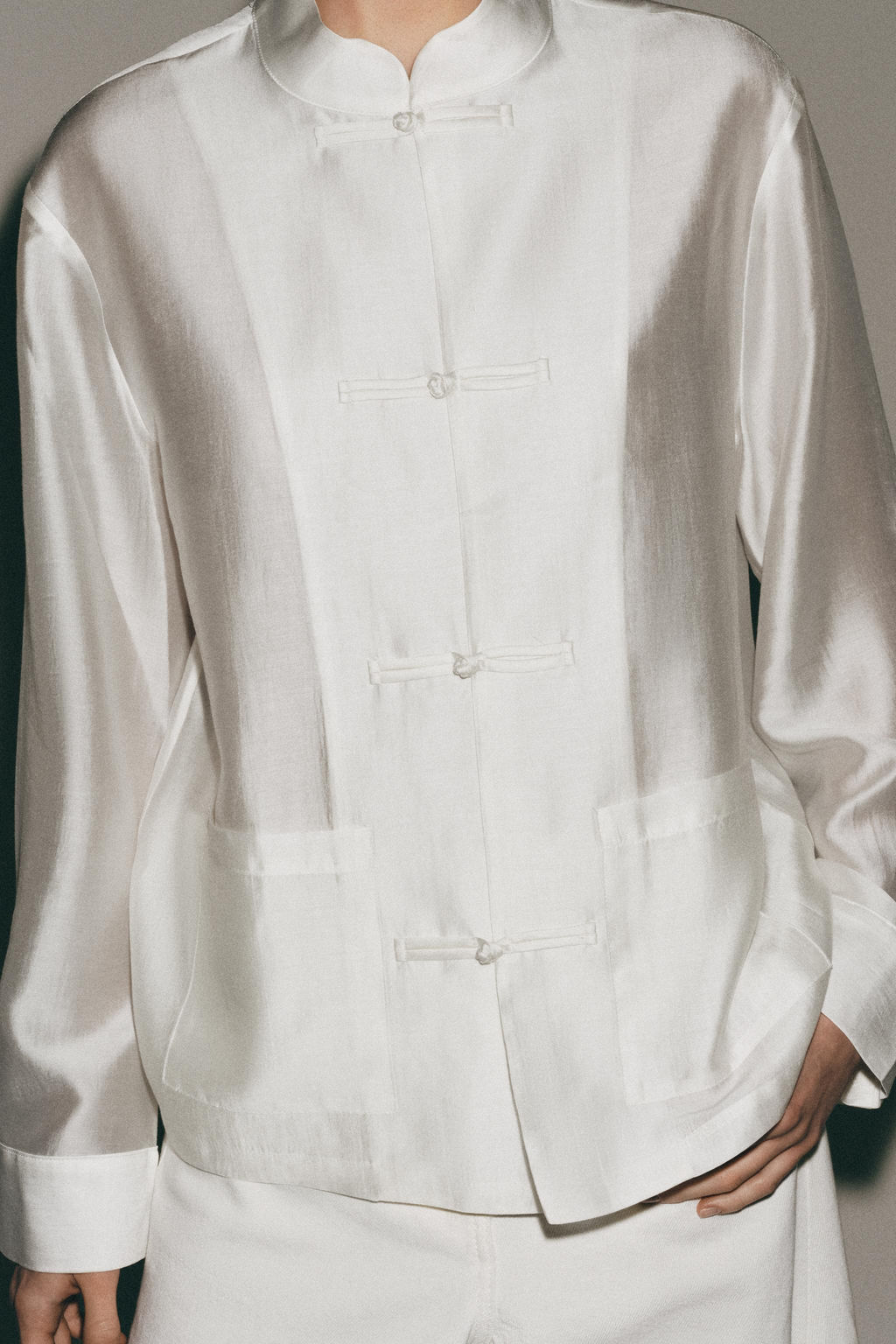 CAMISA SATINADA ALAMARES ZW COLLECTION / Blanco