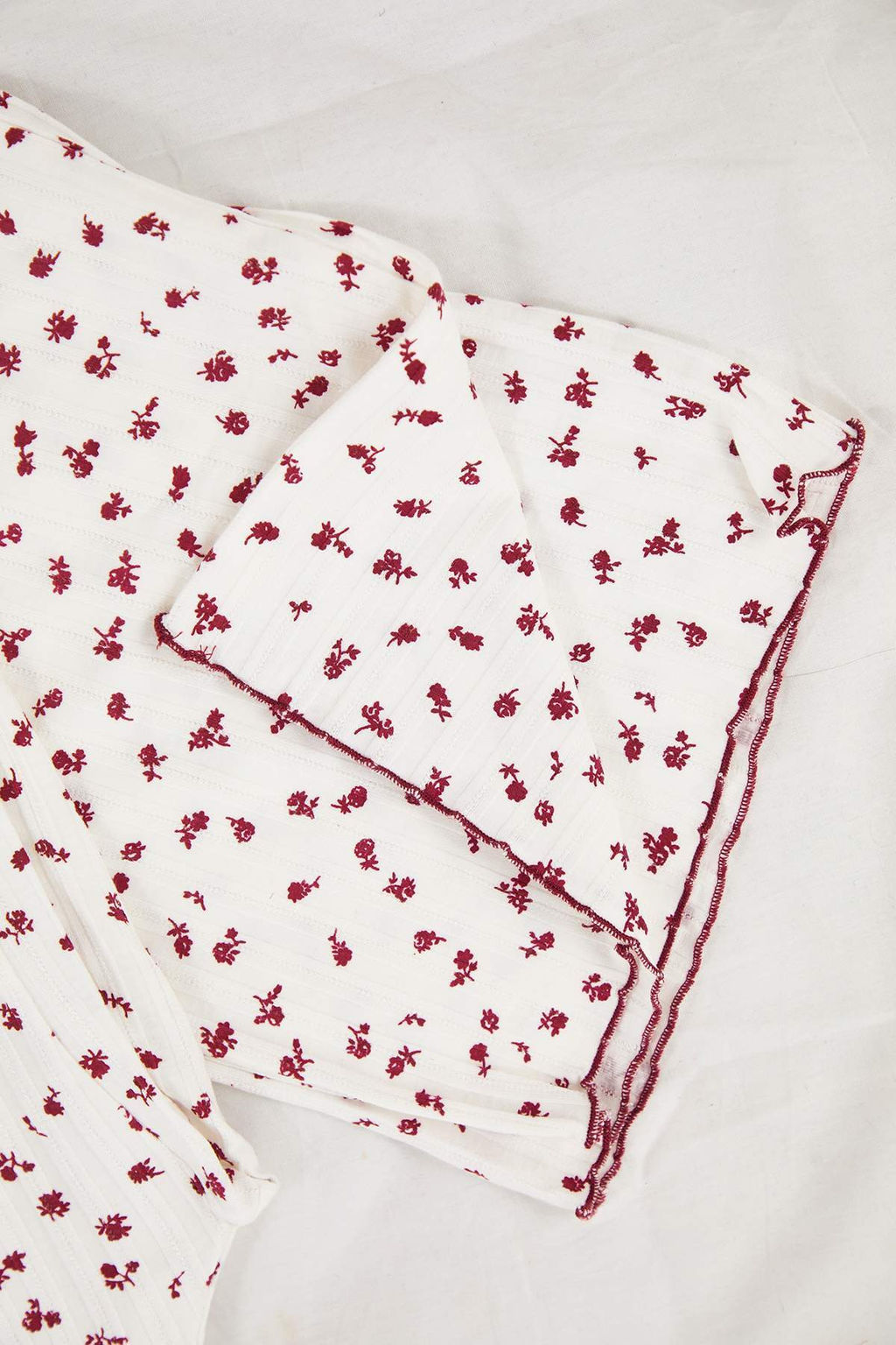 Beyaz Cicekli Kurdele ve Baby Overloklu Pointel/Fitilli Orme Pijama Tak?m? THMAW26PT00221 - Trendyolmilla фото 6