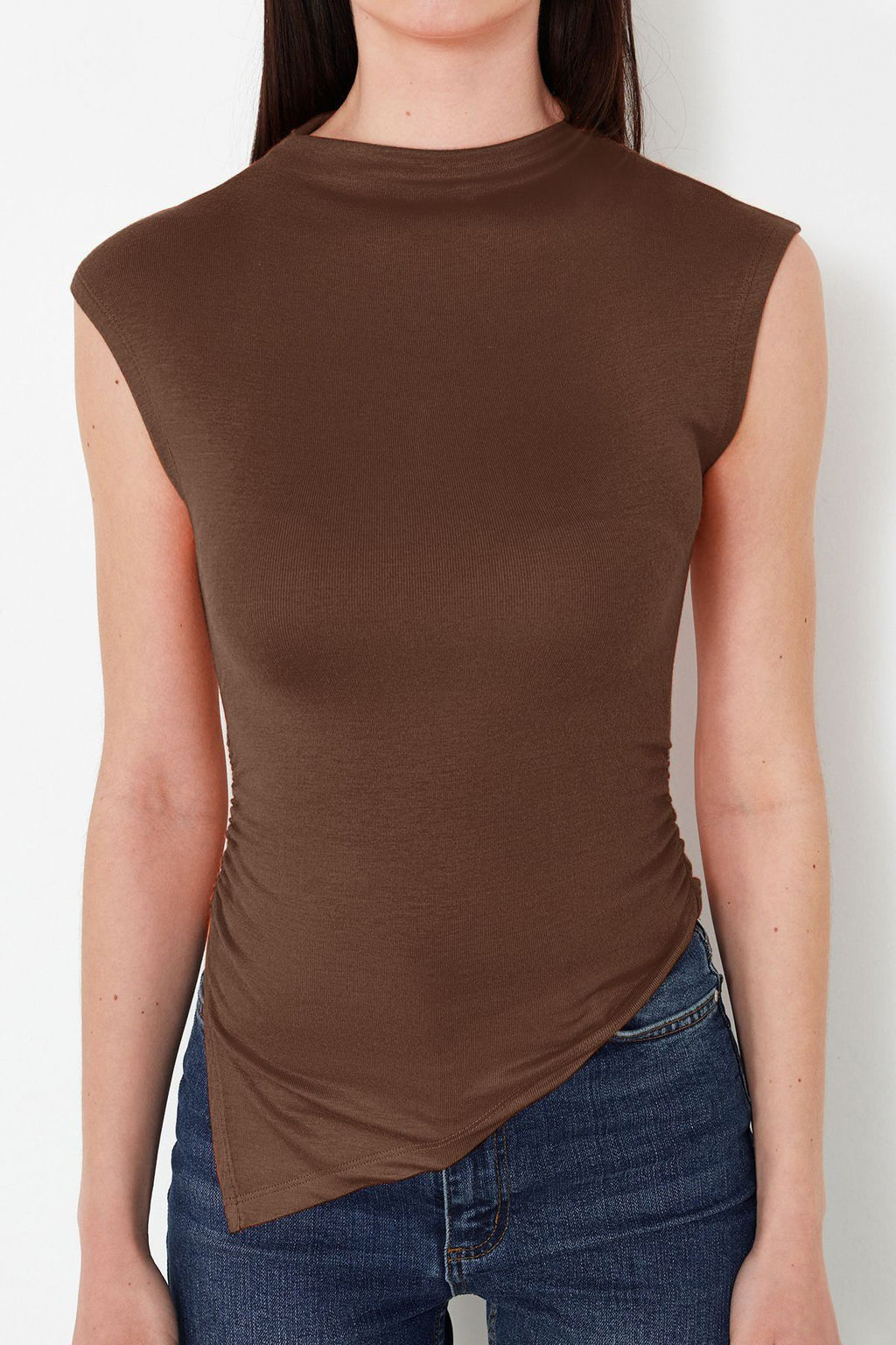 Kahverengi Dik Yaka Buzgu/Drape Detayl? Fitted/Vucuda Oturan Asimetrik Orme Bluz TWOSS24BZ00534