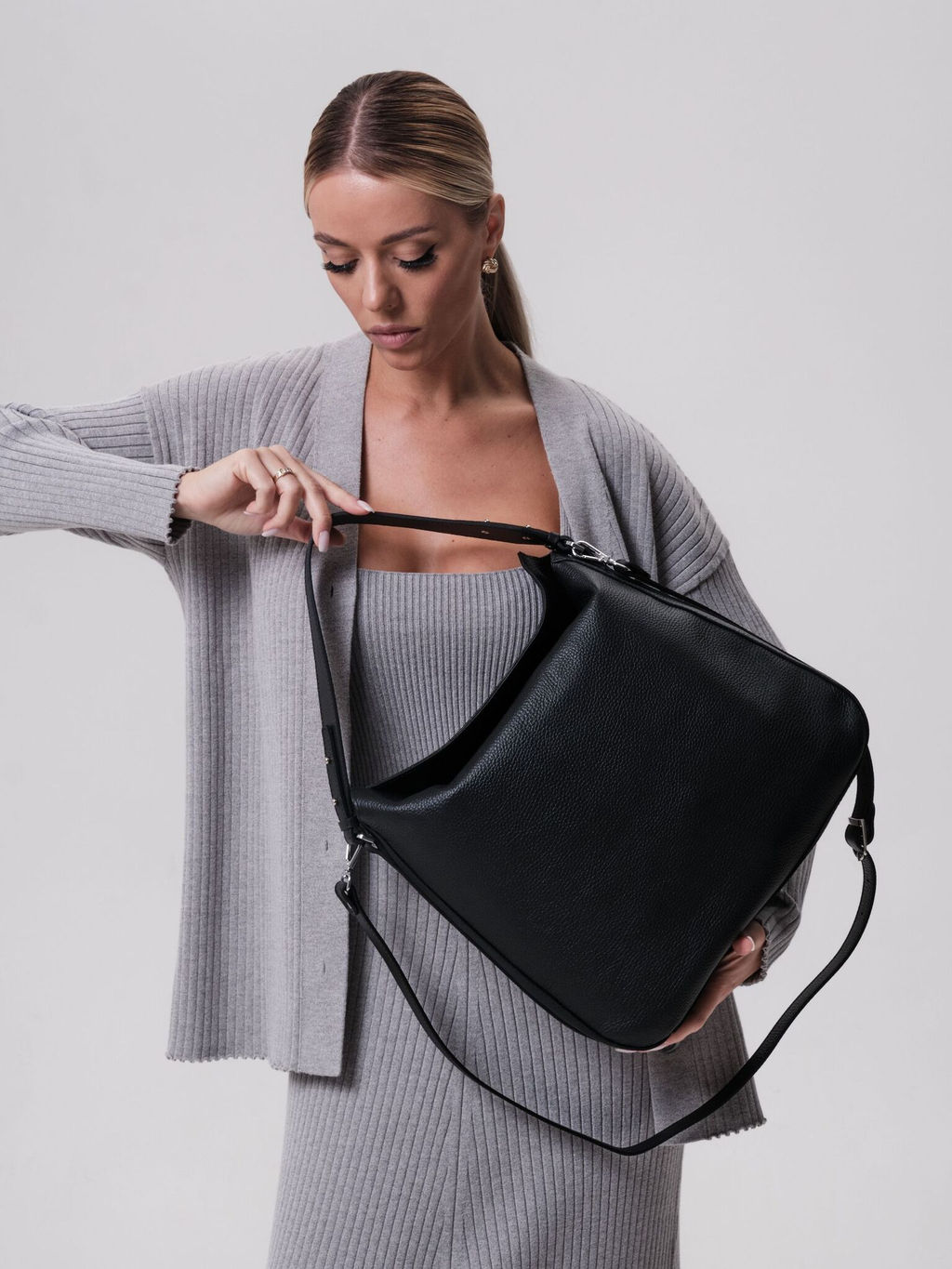 Сумка кожаная на плечо Azaro 30925 черный