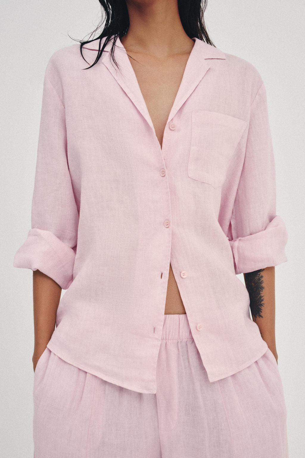 CAMISA LINO BOLSILLO ZW COLLECTION / Malva claro - Zara фото 2