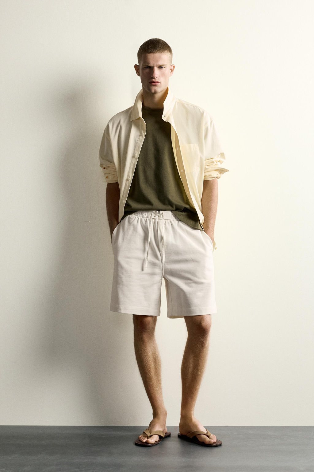 BERMUDA JOGGER CINTURA COMBINADA / Blanco