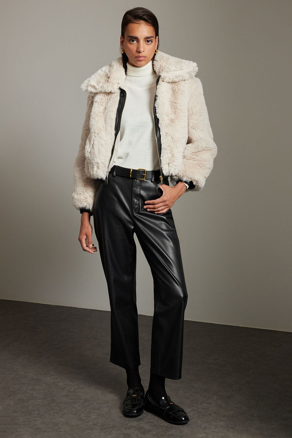 TRENDYOLMILLA Ekru Oversize Suni Deri Detayl? Kurk Bomber Mont TWOAW25MO00152