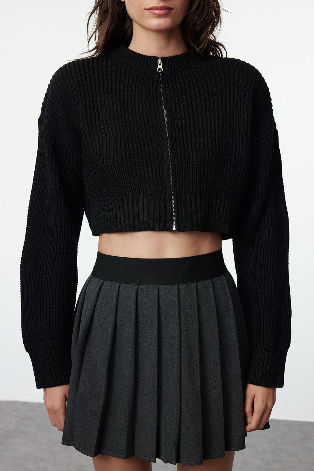 Siyah Crop Vatka Fermuar Detayl? Triko H?rka TWOAW25HI00020