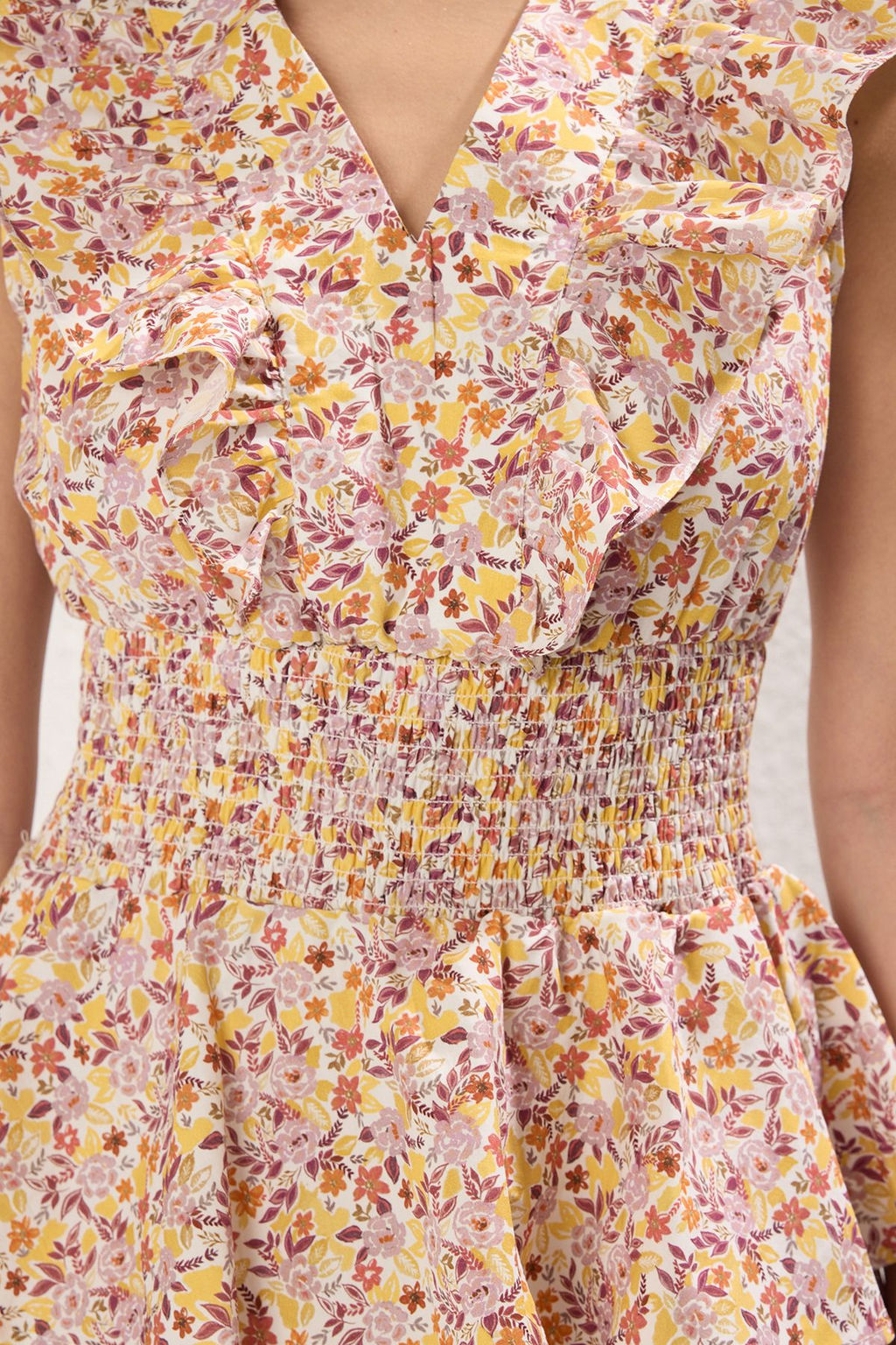 TRENDYOLMILLA Pembe Cicek Desenli Etegi Belden Ac?lan F?rf?rl? Mini Dokuma Elbise TWOSS25EL00446  фото 3