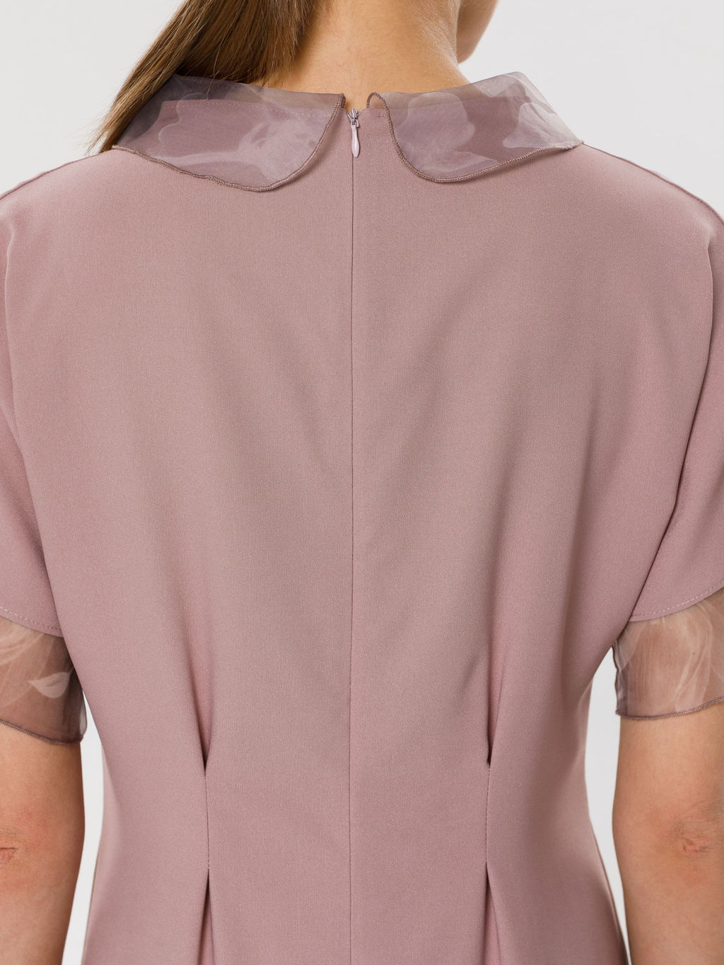 Платье с отделкой из органзы