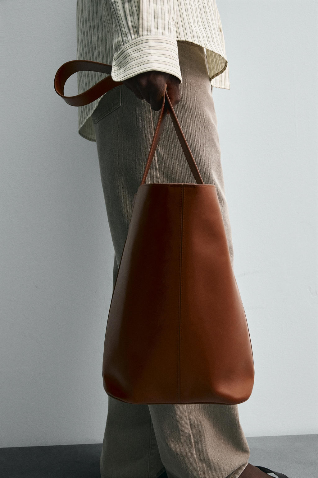 LIMITED EDITION LEATHER SHOPPER BAG - Zara фото 2