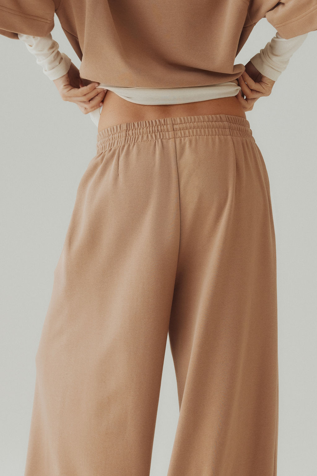 Pantal?n con cord?n de ajuste y pliegue decorativo - H&m фото 10