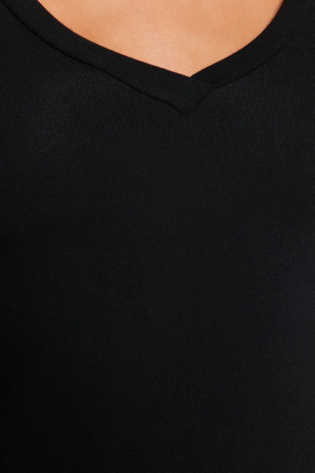 Siyah Premium Yumusak Kumasl? V Yaka Fitted/Vucuda Oturan Esnek Orme Bluz TWOAW24BZ00050