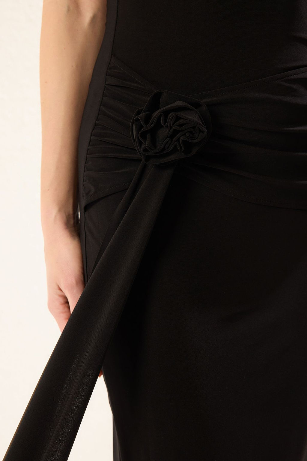 TRENDYOLMILLA K?rm?z? Gul Detayl? Orme S?k Maxi Abiye & Mezuniyet Elbise TPRSS25AE00092 фото 10