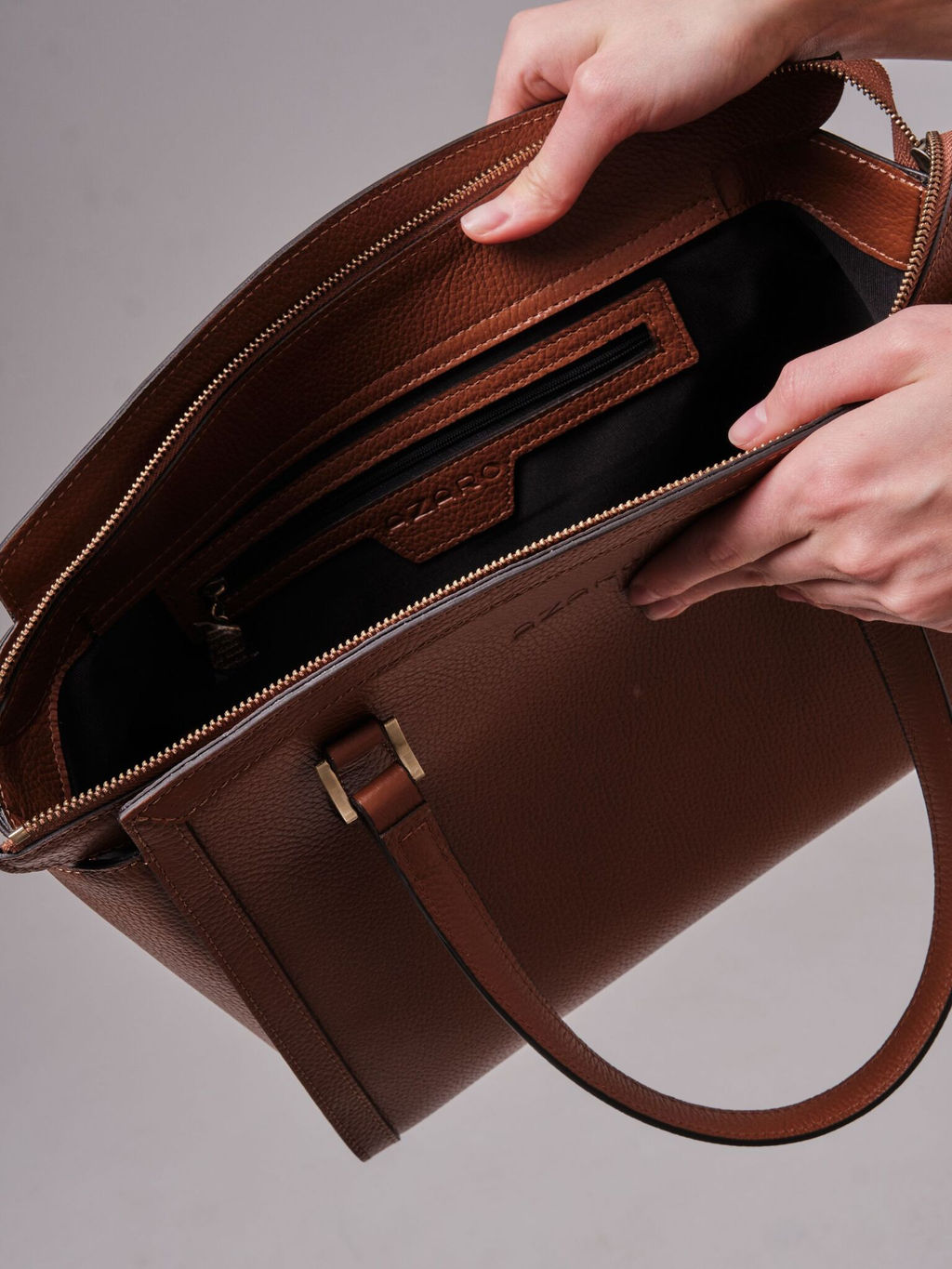 Сумка кожаная Azaro 30690 коричневый фундук