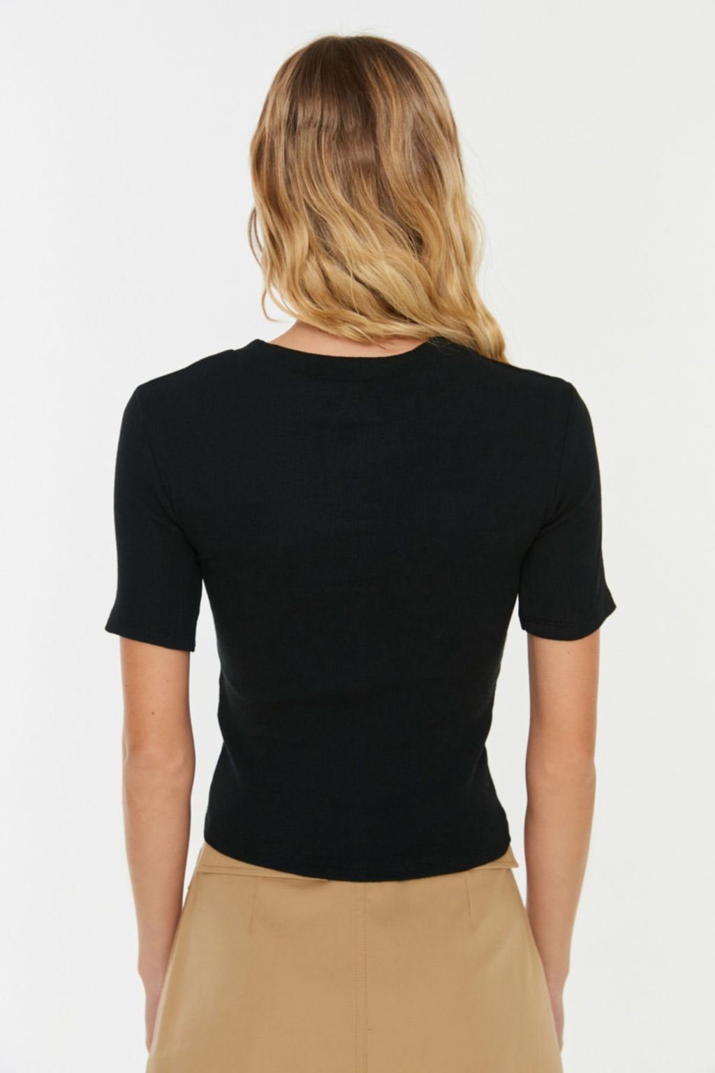 Siyah Cut Out Detayl? Fitted/Vucuda Oturan Bisiket Yaka Crop Fitilli Esnek Orme Bluz TWOSS22BZ0355