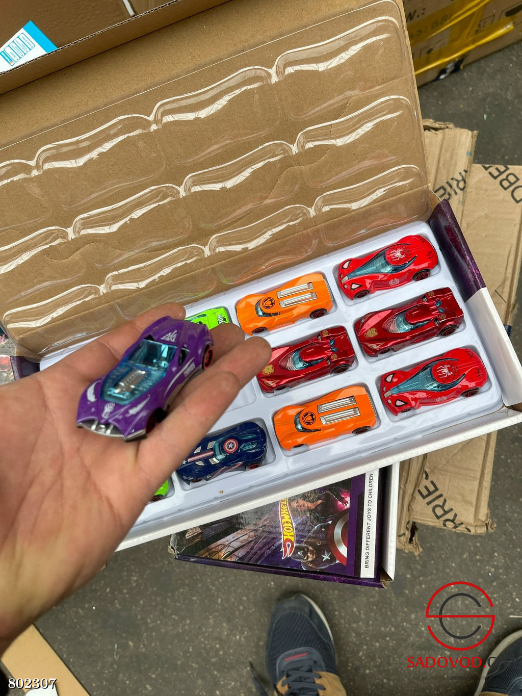 Металлическая машинка для мальчика