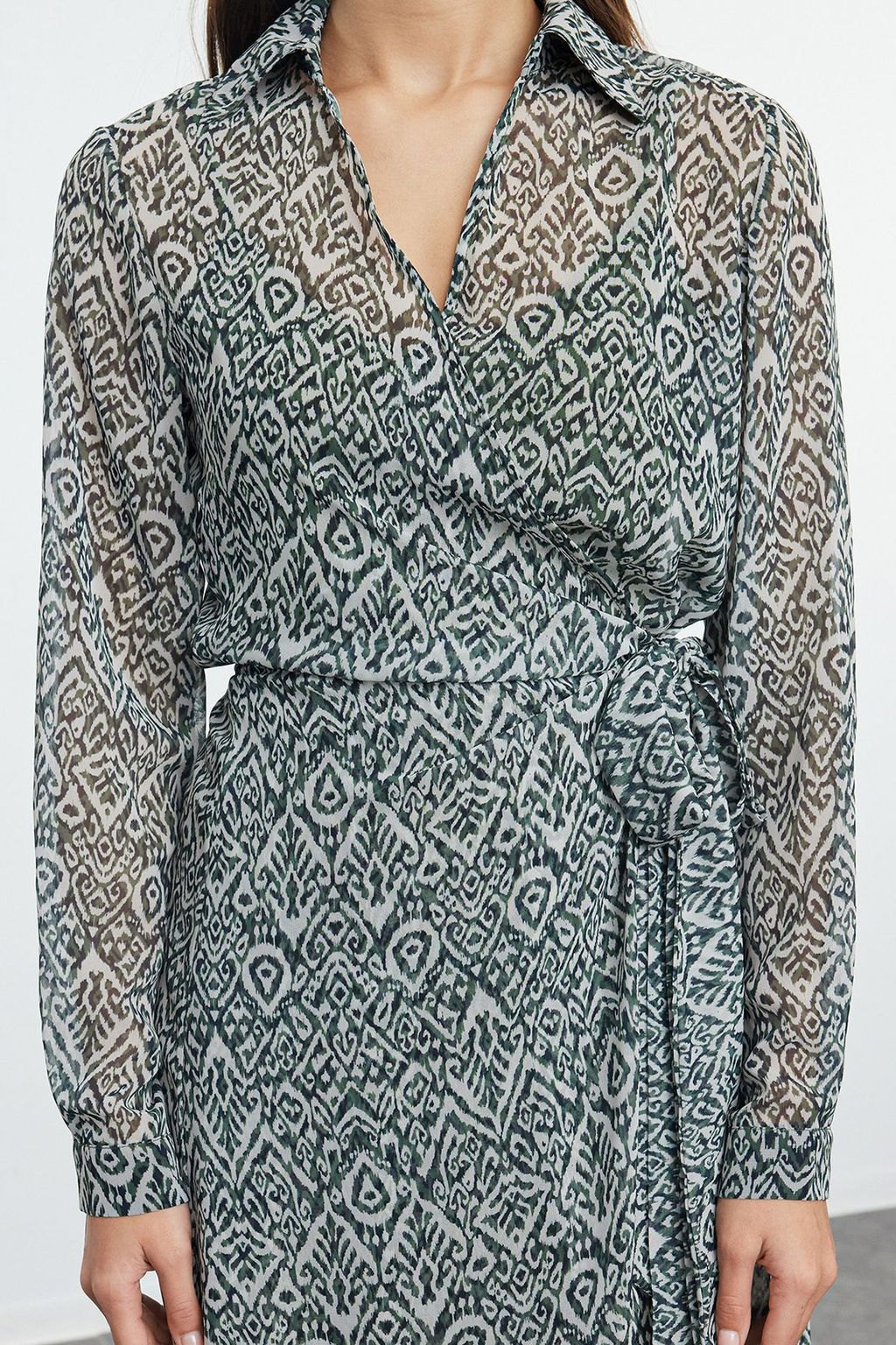 TRENDYOLMILLA Siyah Kruvaze Baglama Detayl? Mini Mono Desenli Dokuma Elbise TWOAW24EL00488  фото 3