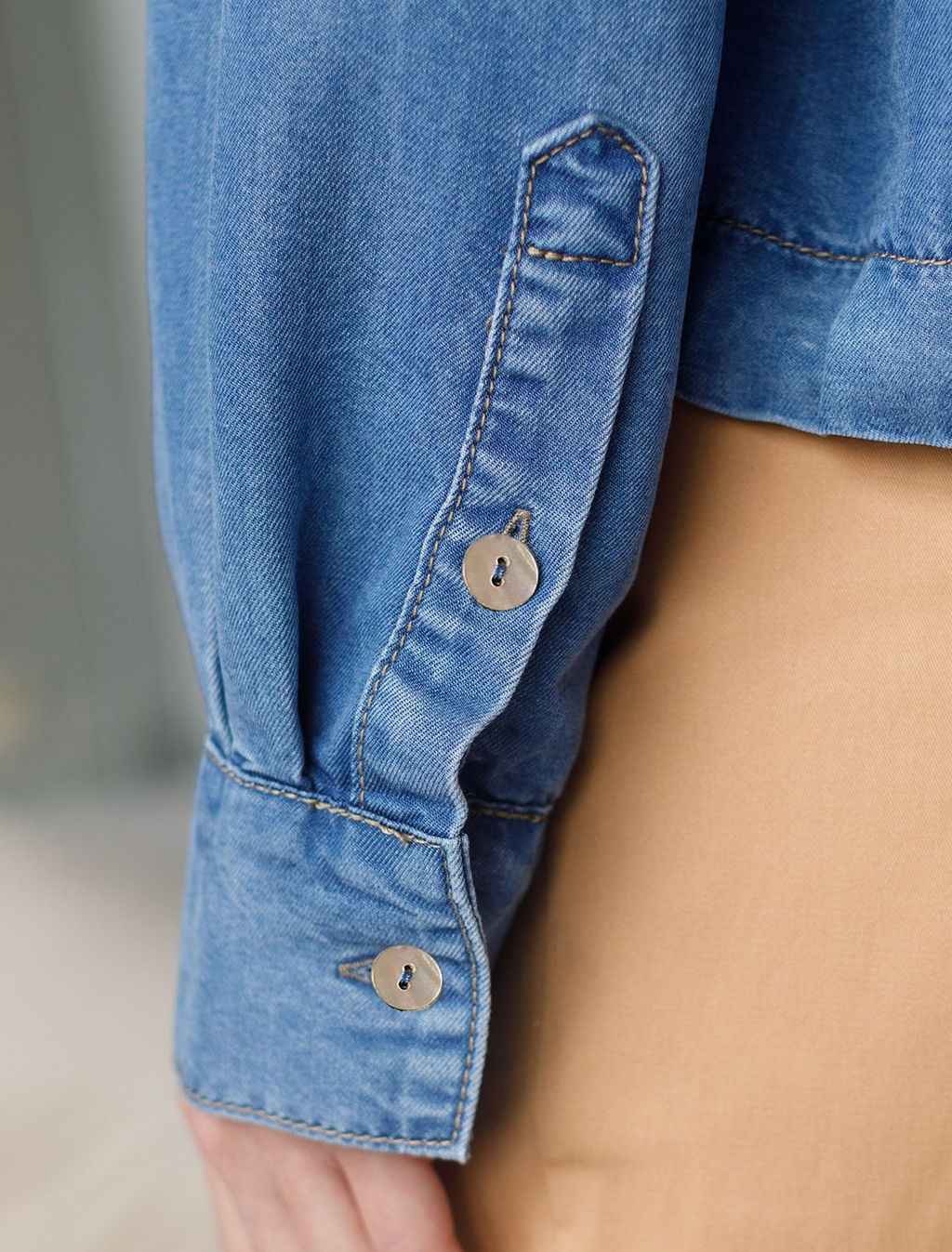 Укороченная блузка с кулиской из джинсового лиоцелла - Vilatte фото 4