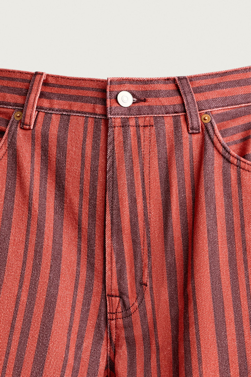 PANTAL?N STRAIGHT FIT RAYAS / Rojo