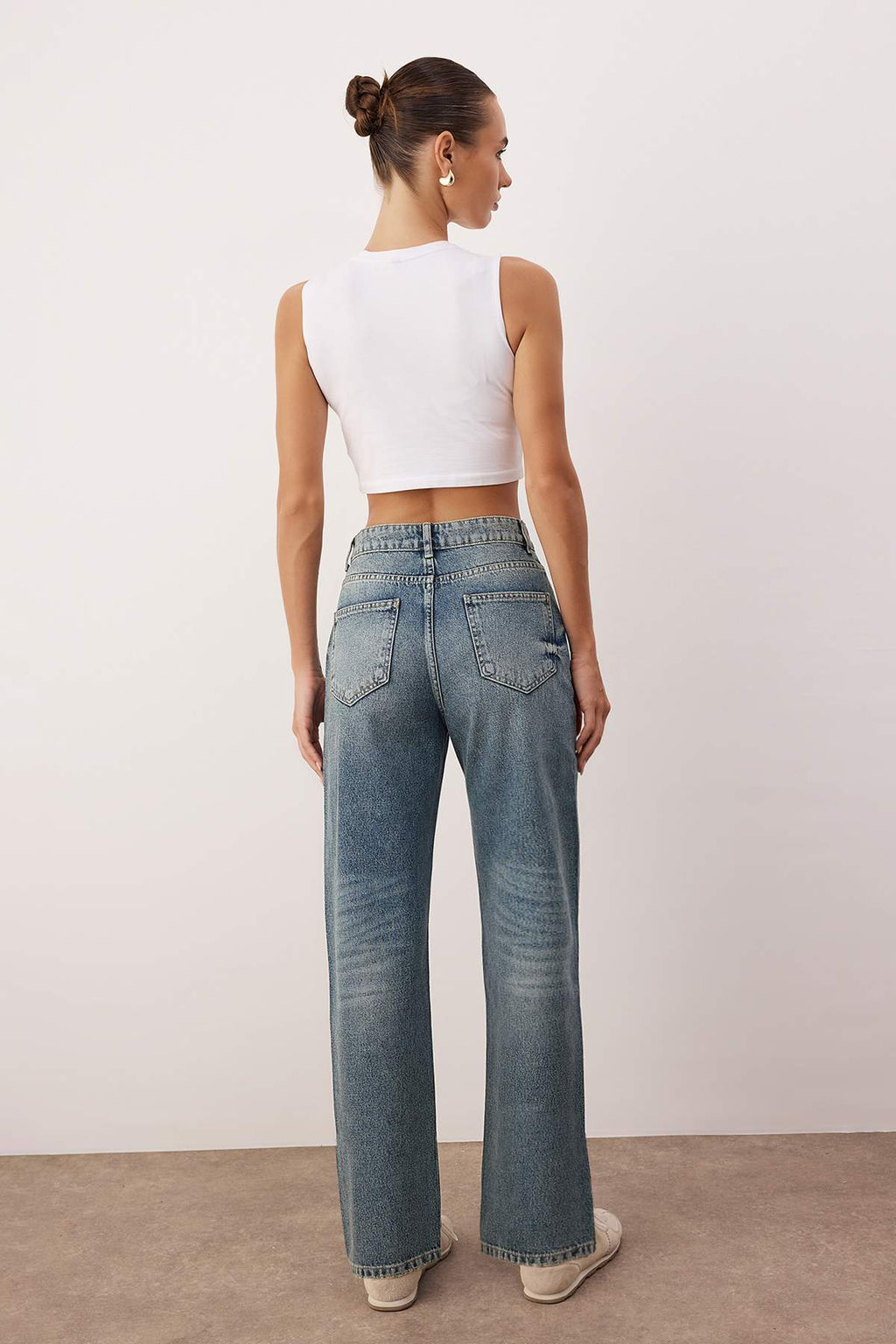 Mavi Yuksek Bel YENI MOM %100 Pamuk Non-Stretch Jeans TWOAW26JE00273