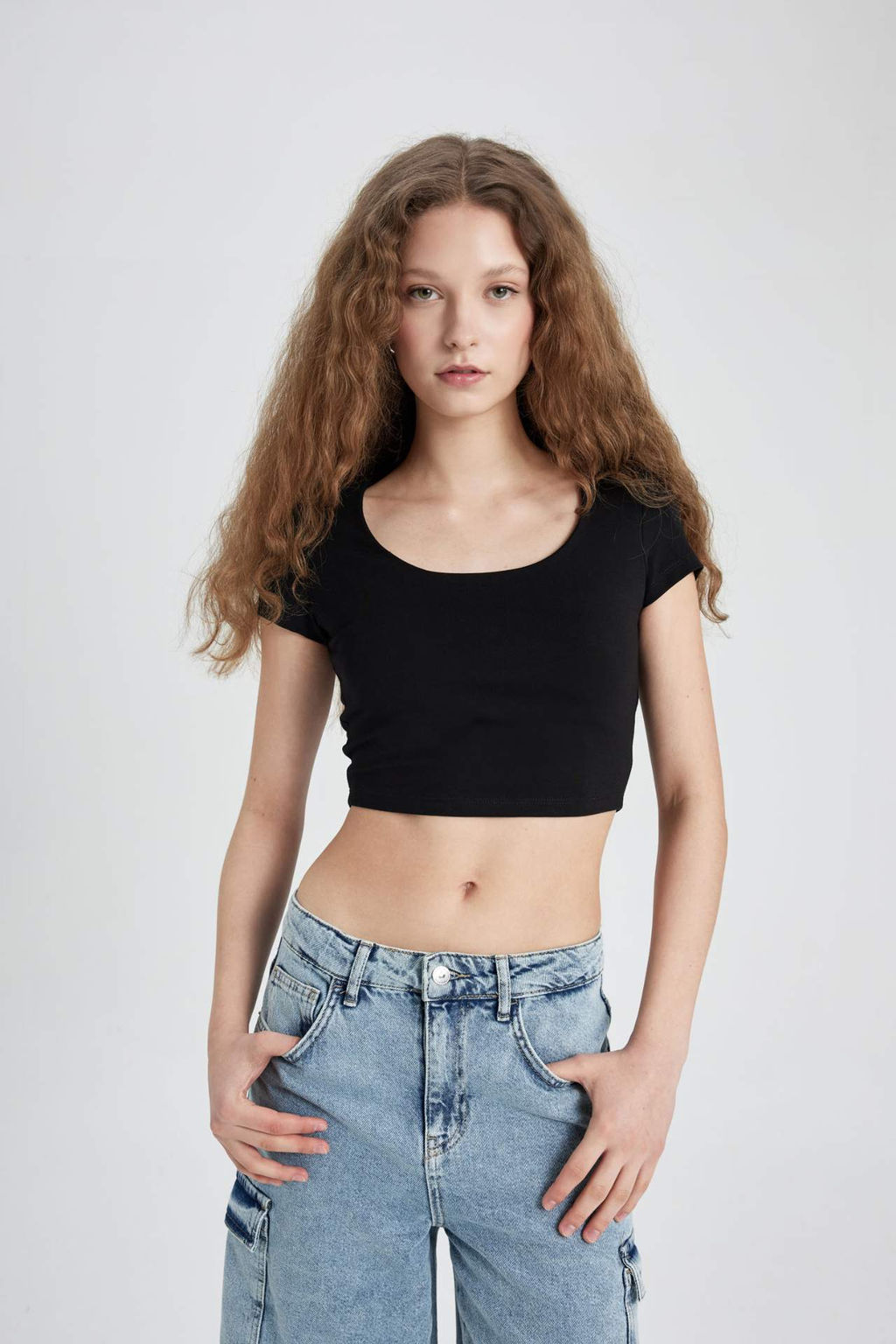 Fitted U Yaka Basic Duz K?sa Kollu Tisort - Defacto фото 5