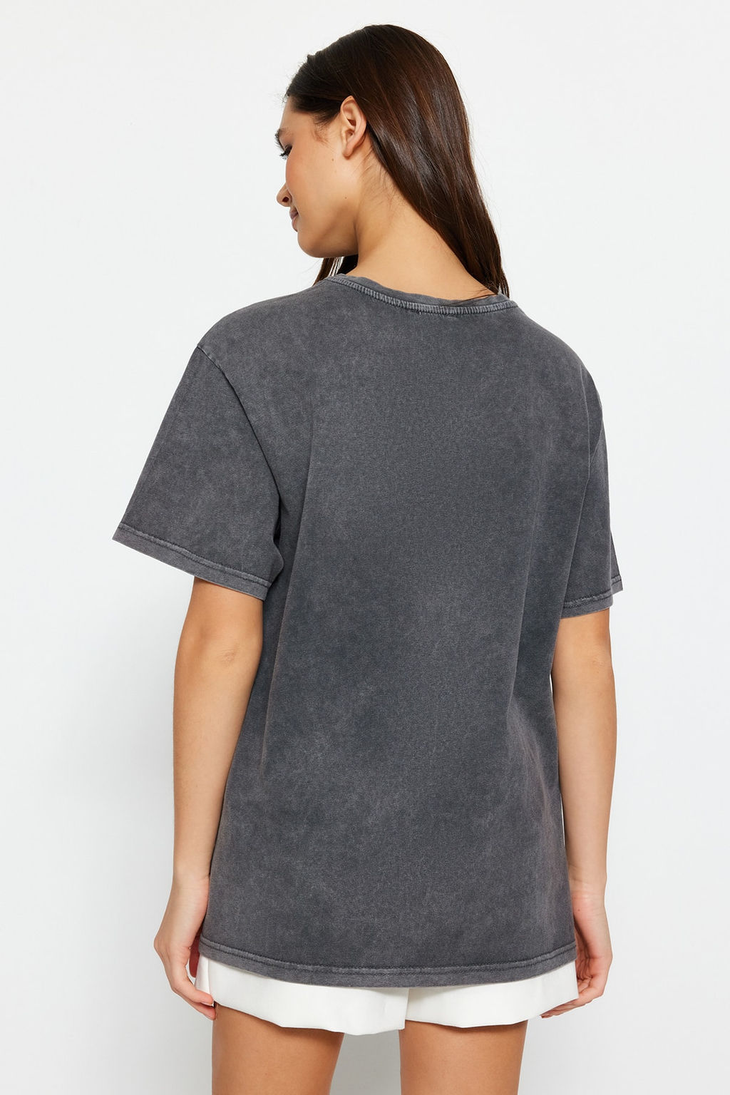 TRENDYOLMILLA Indigo %100 Pamuk Bask?l? ve Soluk Efektli Boyfriend Orme T-Shirt TWOSS23TS00281 фото 12