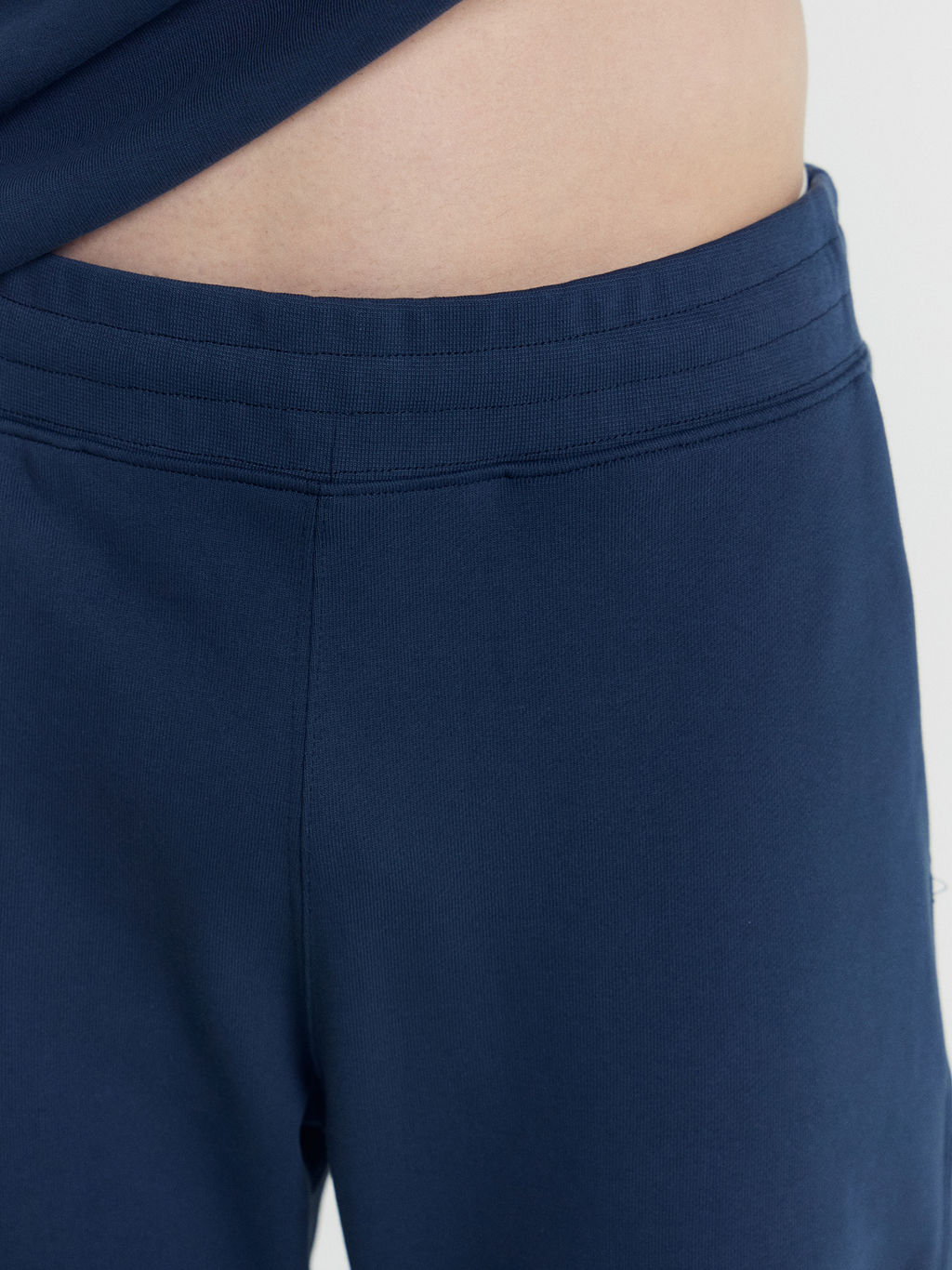 Брюки мужские в синем цвете морская глубина 181252