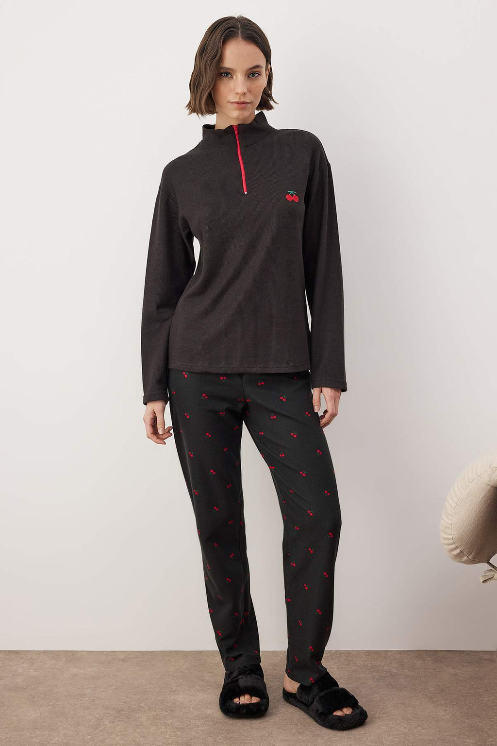 Ekru-K?rm?z? Kirazl? Fermuarl? Yumusak K?sl?k Waffle Orme Pijama Tak?m? THMAW26PT00186 - Trendyolmilla фото 13