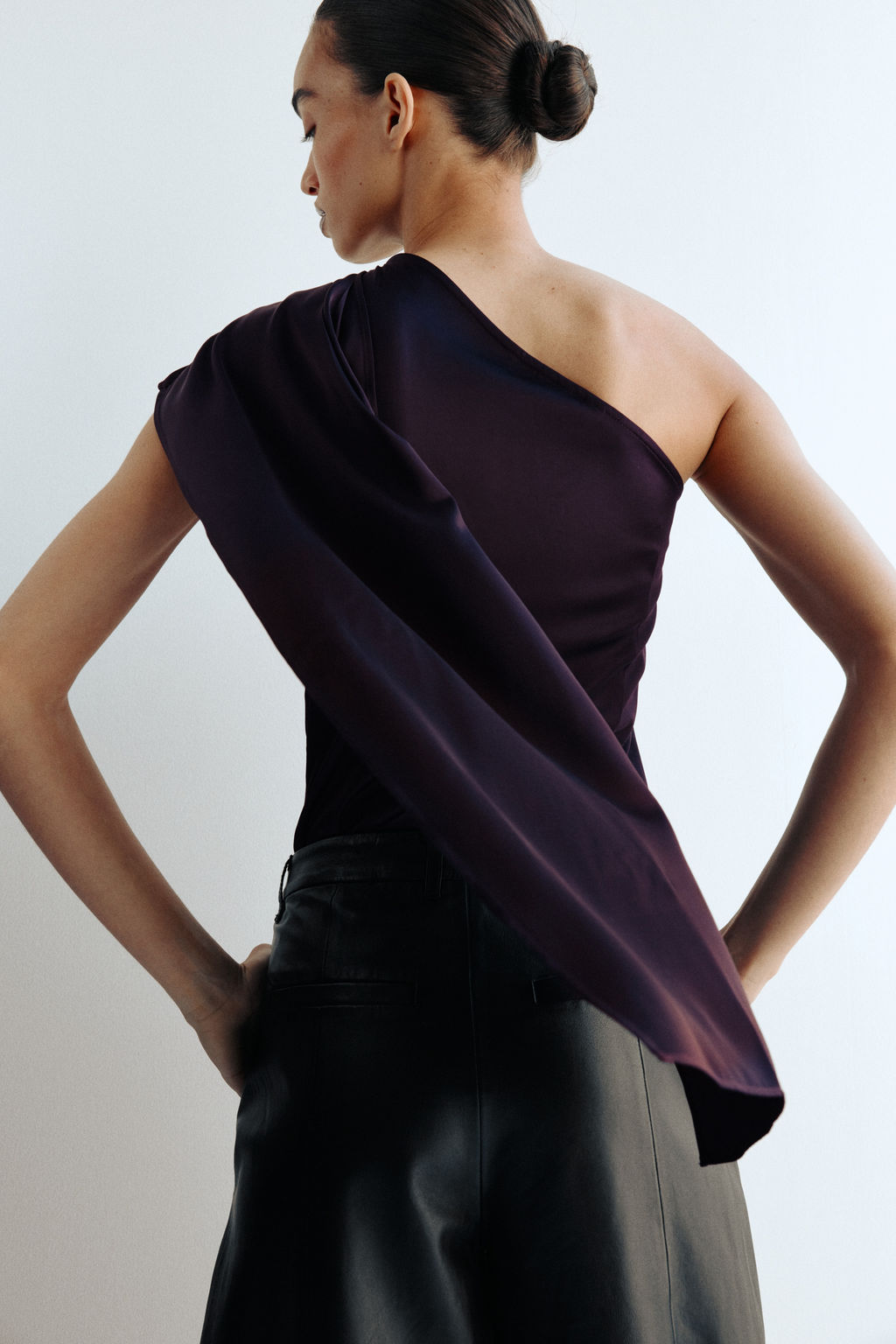 Top de sat?n con fular decorativo - H&m фото 4