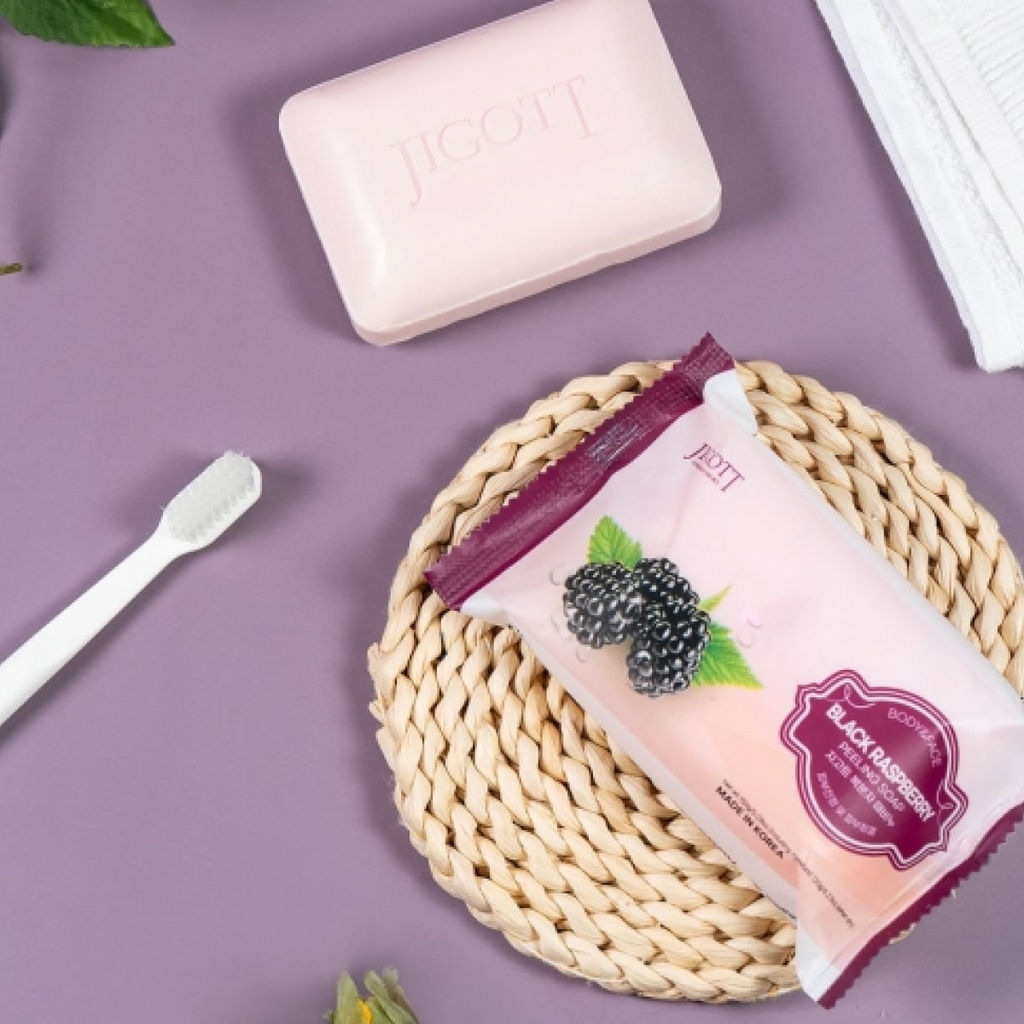 Jigott Мыло-скраб для лица и тела с экстрактом ежевики / Black Raspberry Scrub Soap, 150 г