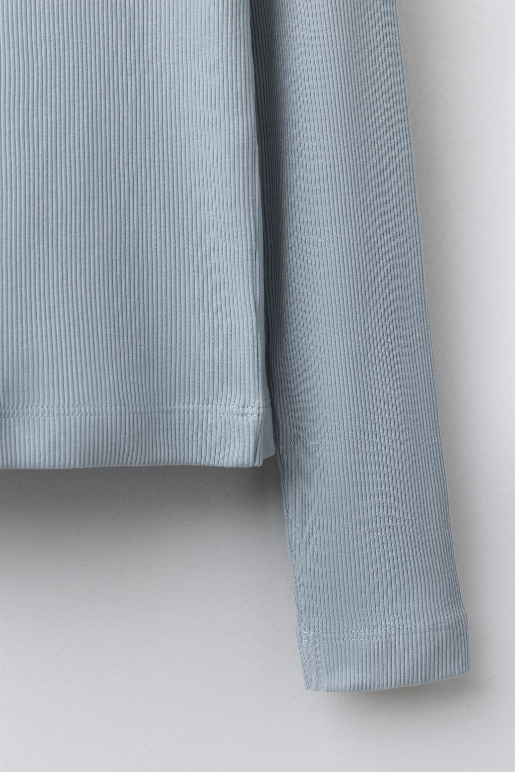 RIBBED T-SHIRT WITH BUTTONS AND CUT-OUT - Zara фото 4