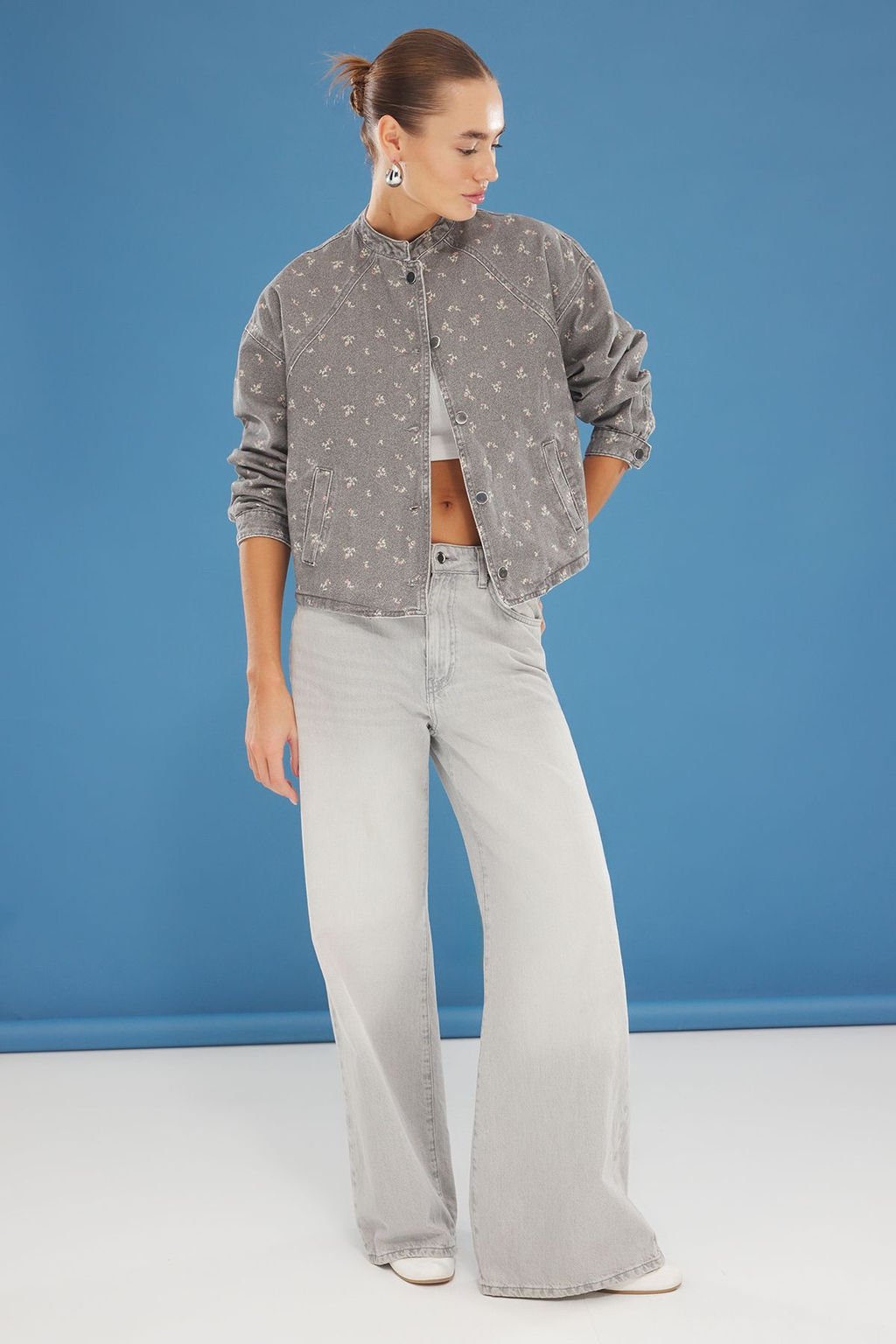 Gri Cicek Desenli Oversize Denim Bomber Ceket TWOSS25CE00042 - Trendyolmilla фото 2