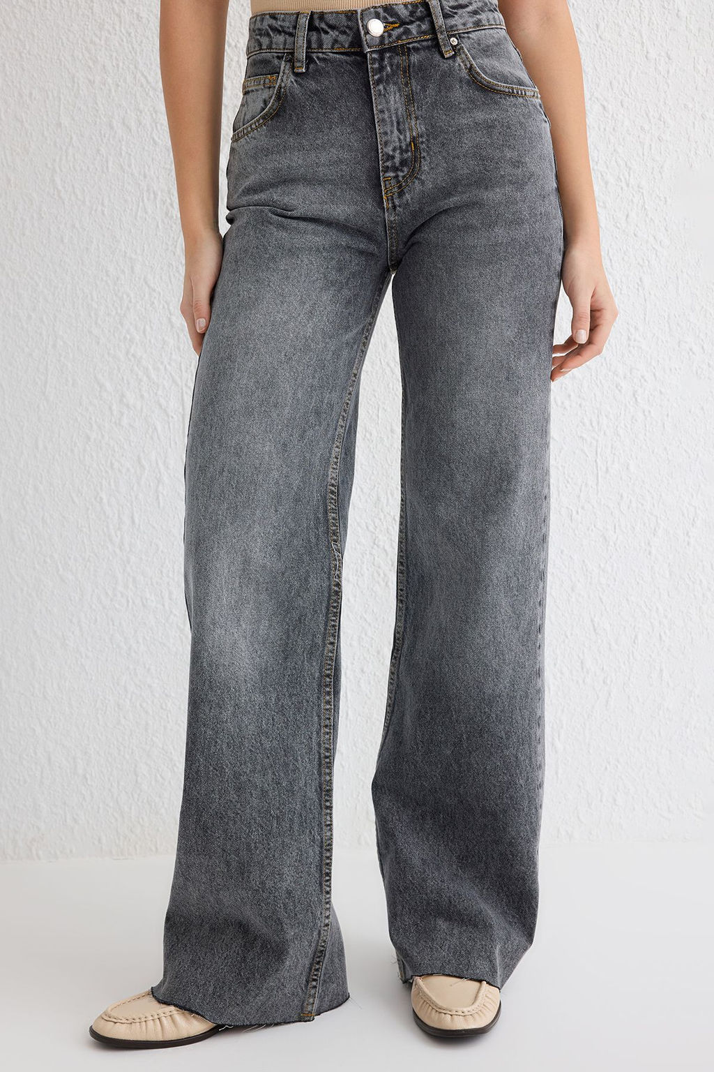 Ac?k Mavi Pacas? Kesikli Normal Bel Wide Leg Jeans TWOSS25JE00064 - Trendyolmilla фото 8