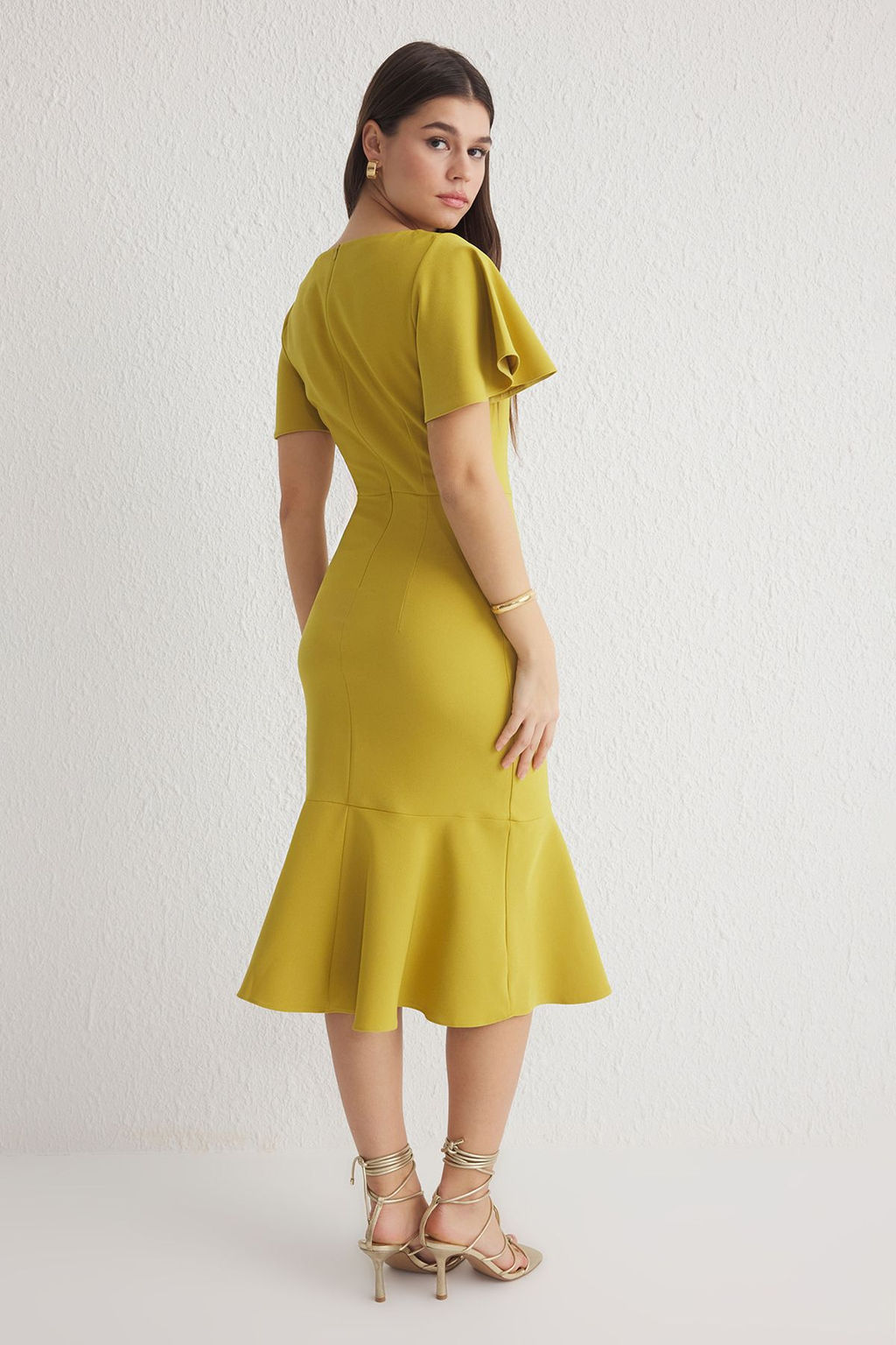 TRENDYOLMILLA Beyaz Fitted/Vucuda Oturan Volanl? Astarl? Midi Dokuma Elbise TWOSS20EL1342 фото 24