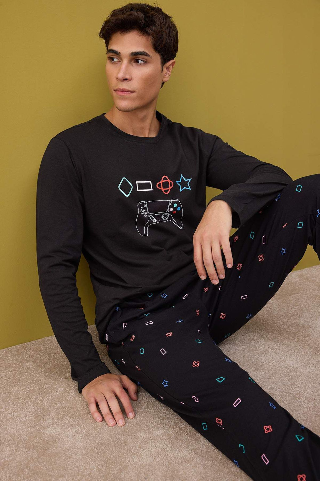 Siyah Regular Game Bask?l? Orme Pijama Tak?m? TMNAW24PT00012