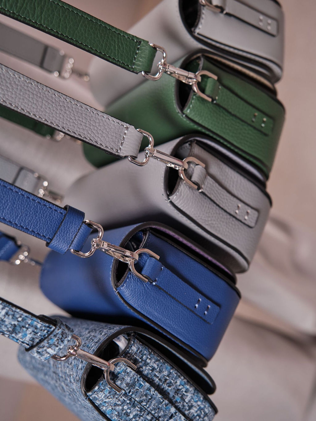 Сумка на плечо Deboro 30879 серый дым