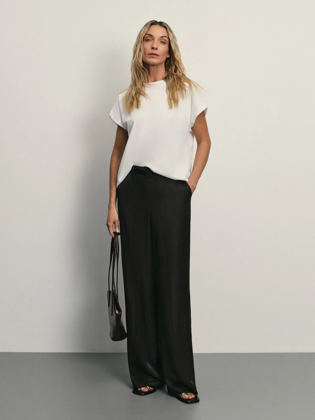 Футболка с бантиками на спине / Zarina  фото 2