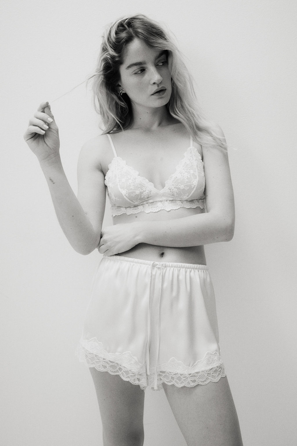 Pantal?n corto de sat?n con ribete de encaje - H&m фото 6