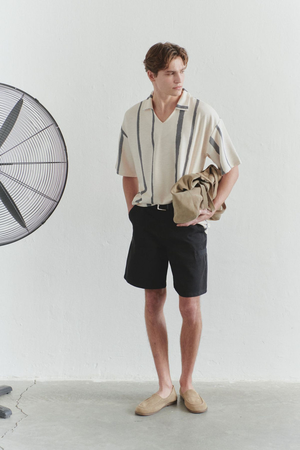 TRENDYOL MAN Limited Edition Tas Oversize/Genis Kesim Polo Yaka T-shirt TMNSS25PO00020